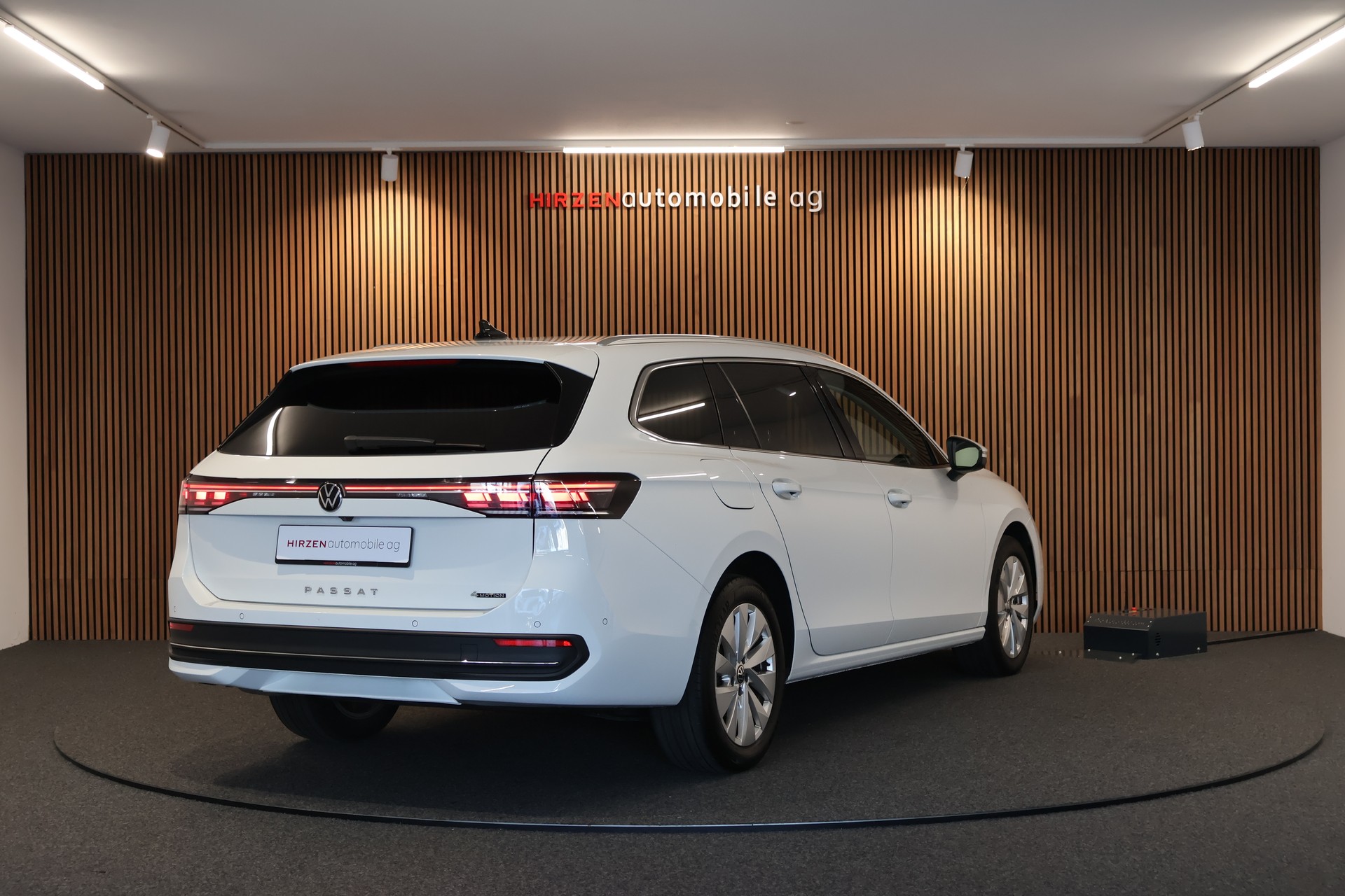 VW Passat Variant 2.0 TDI evo Business 4 Motion DSG-image-4