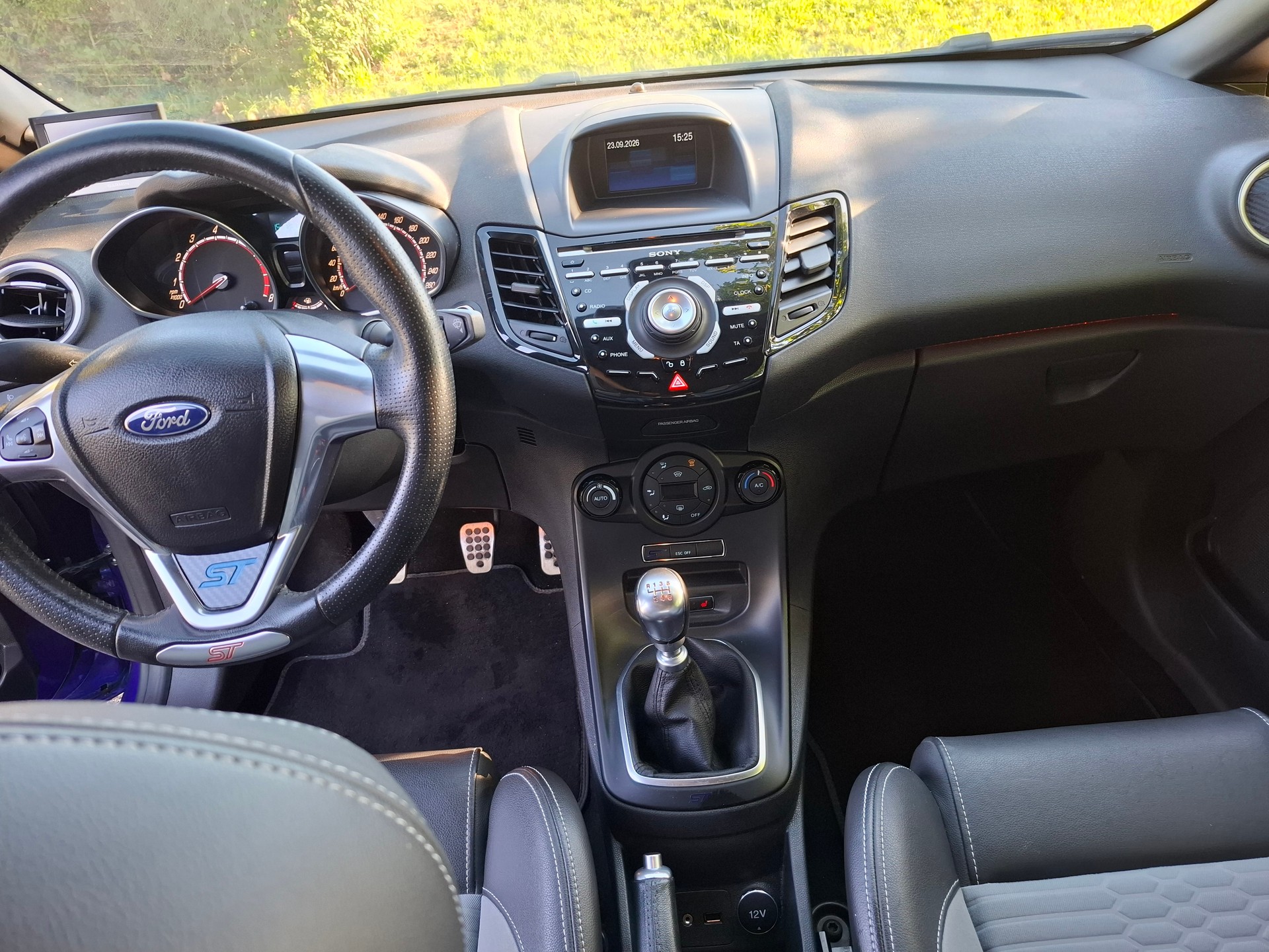 FORD Fiesta 1.6 SCTi ST-2-image-8