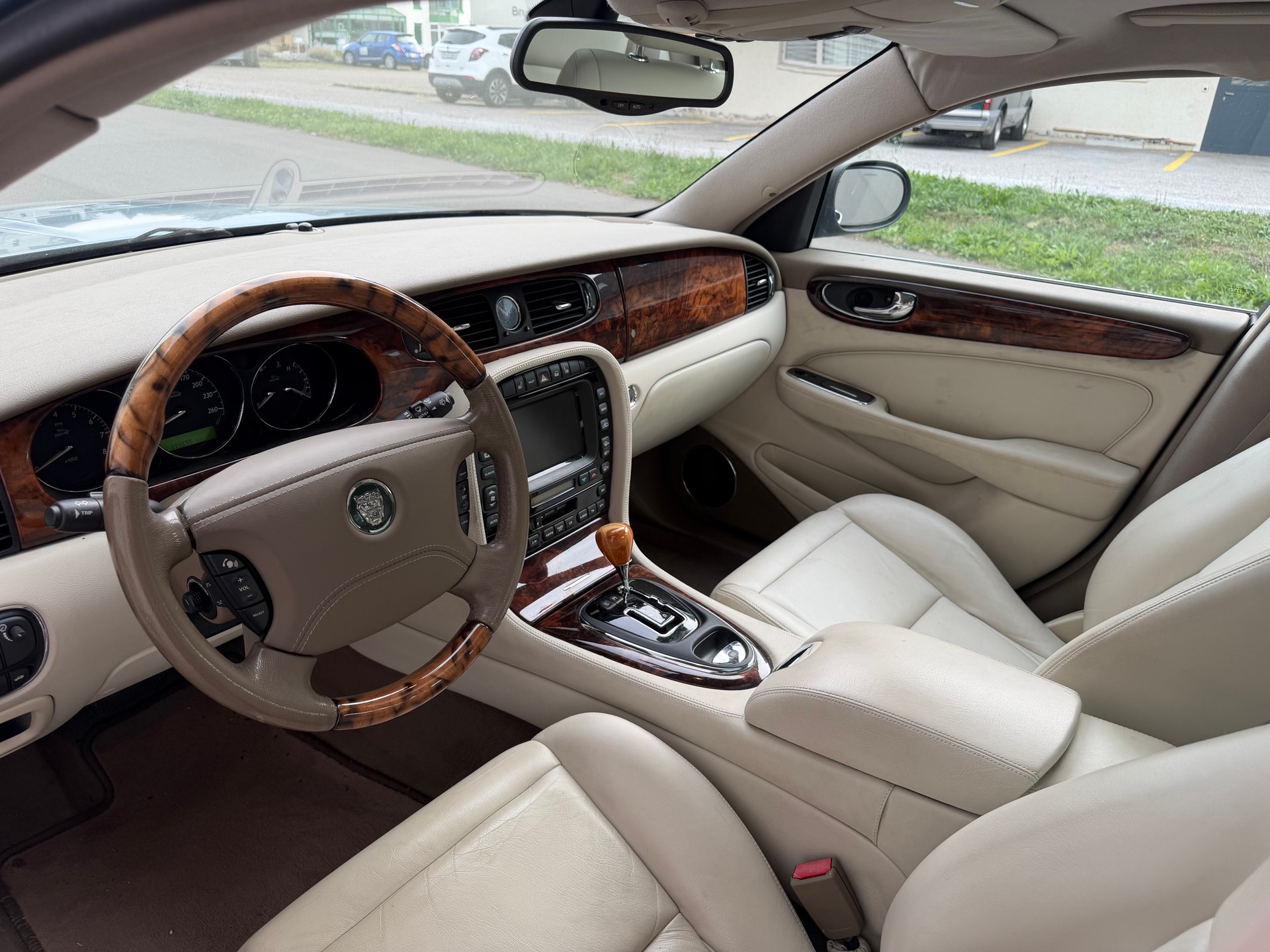 JAGUAR XJ8 4.2 V8 Executive-image-7