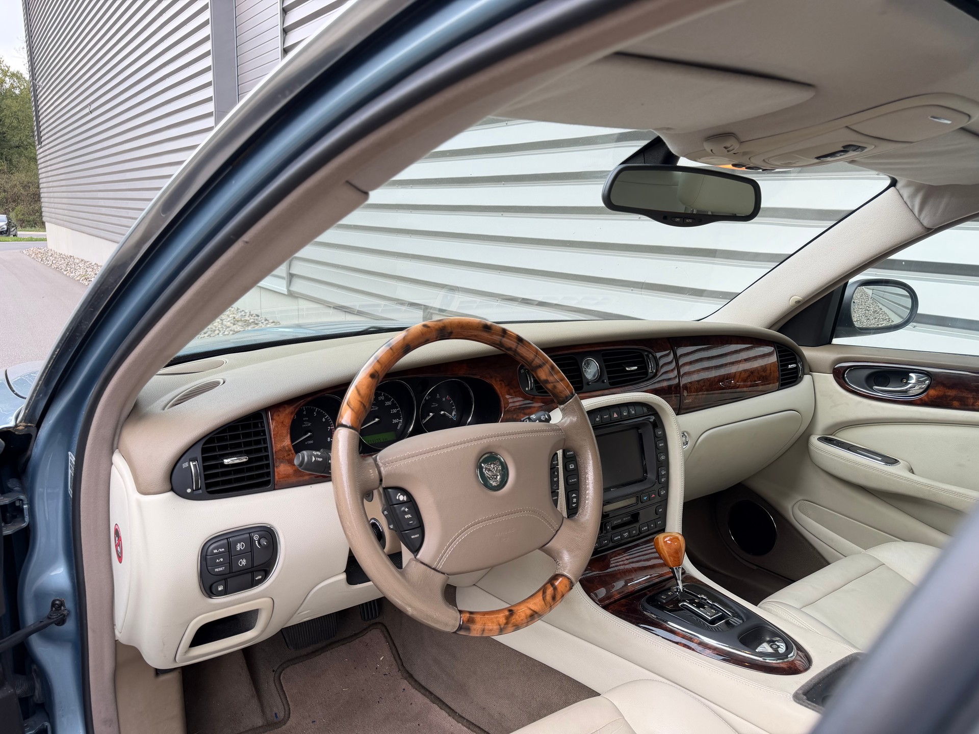 JAGUAR XJ8 4.2 V8 Executive-image-8
