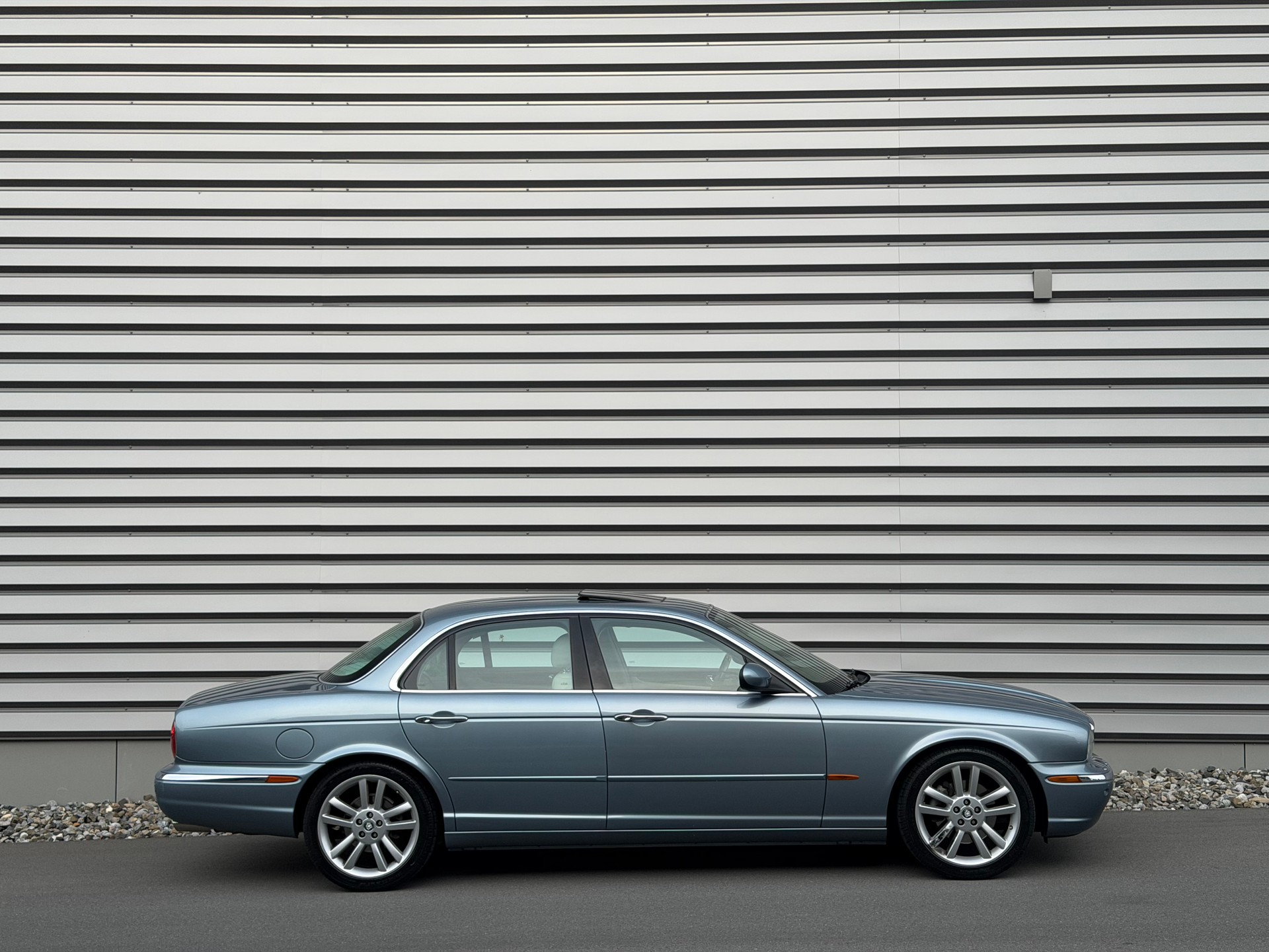 JAGUAR XJ8 4.2 V8 Executive-image-1