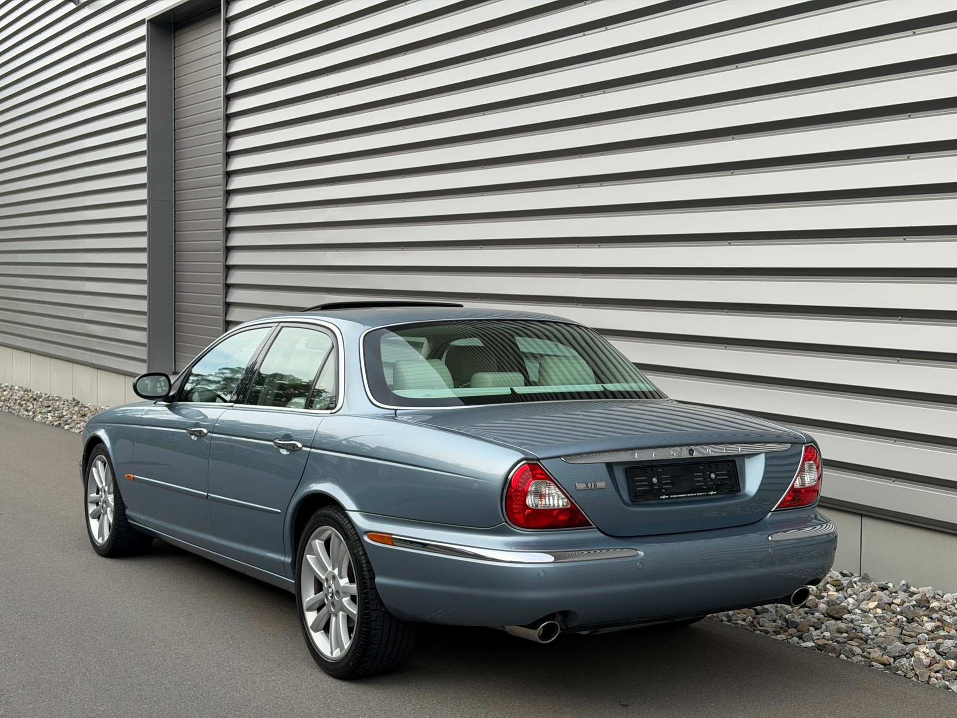 JAGUAR XJ8 4.2 V8 Executive-image-4