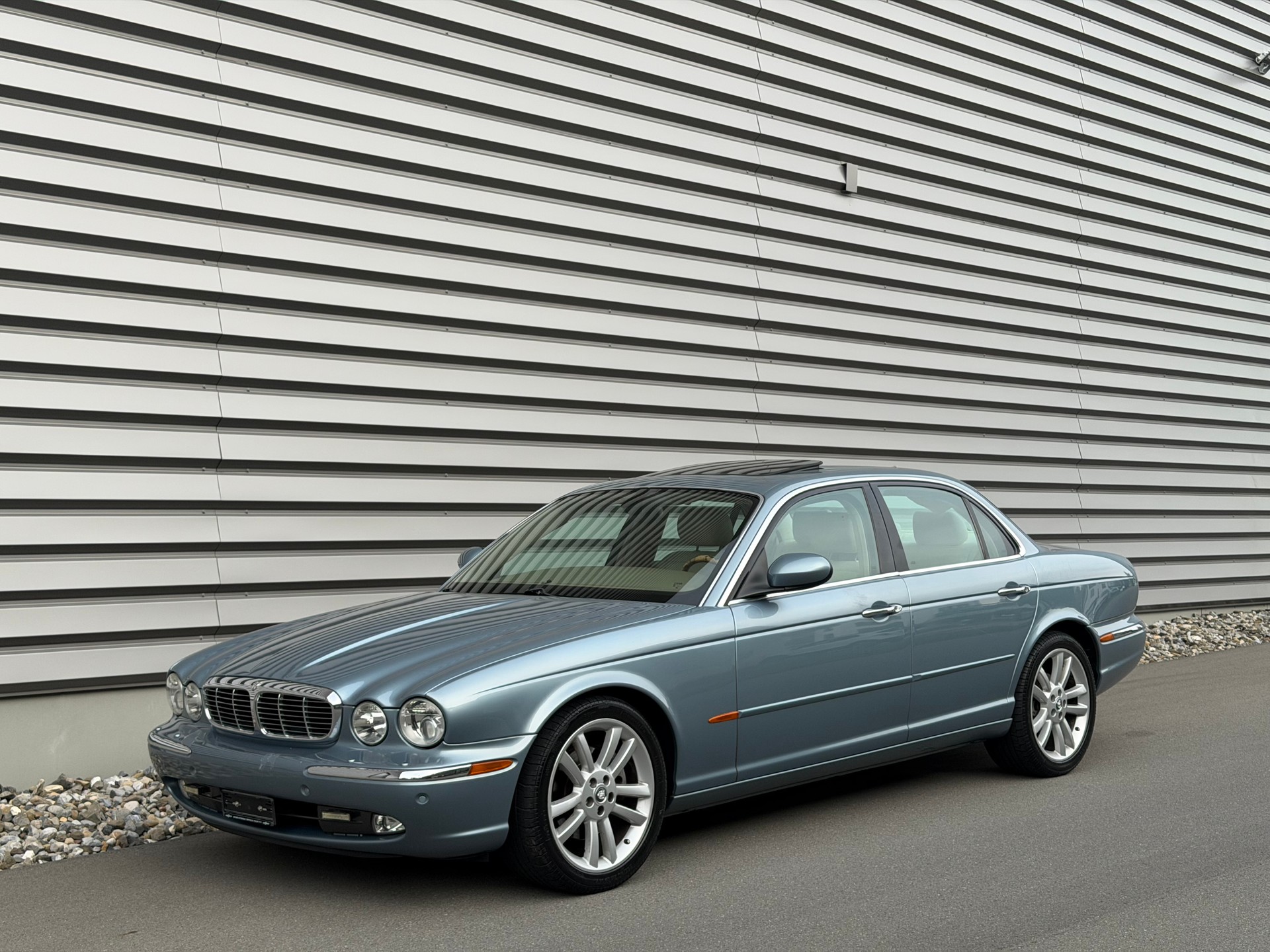 JAGUAR XJ8 4.2 V8 Executive-image-6