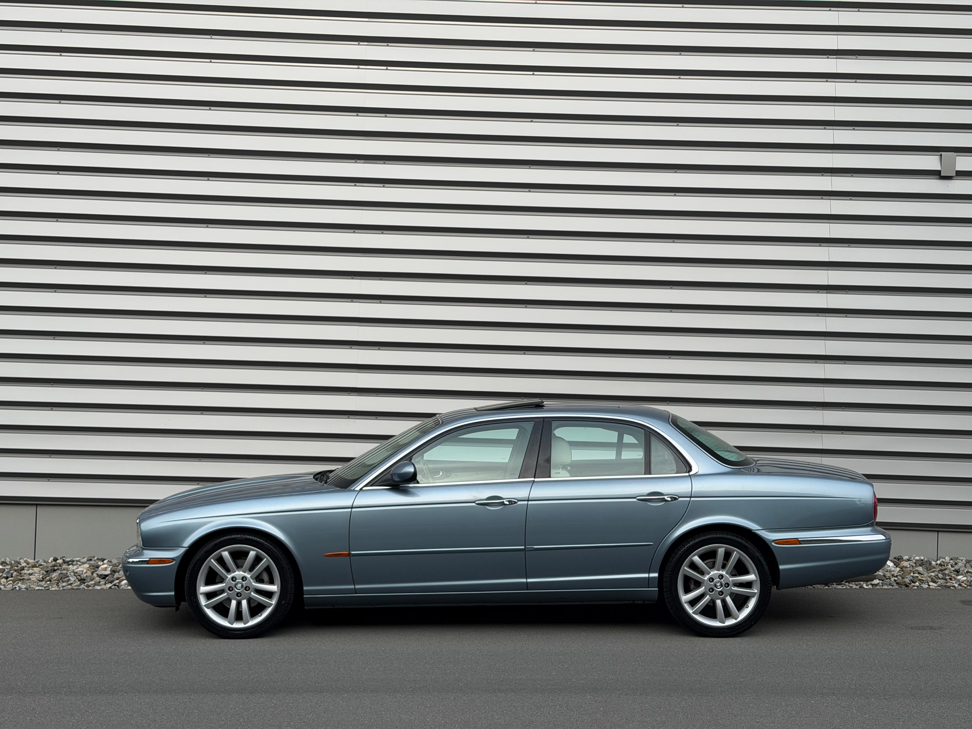 JAGUAR XJ8 4.2 V8 Executive-image-5