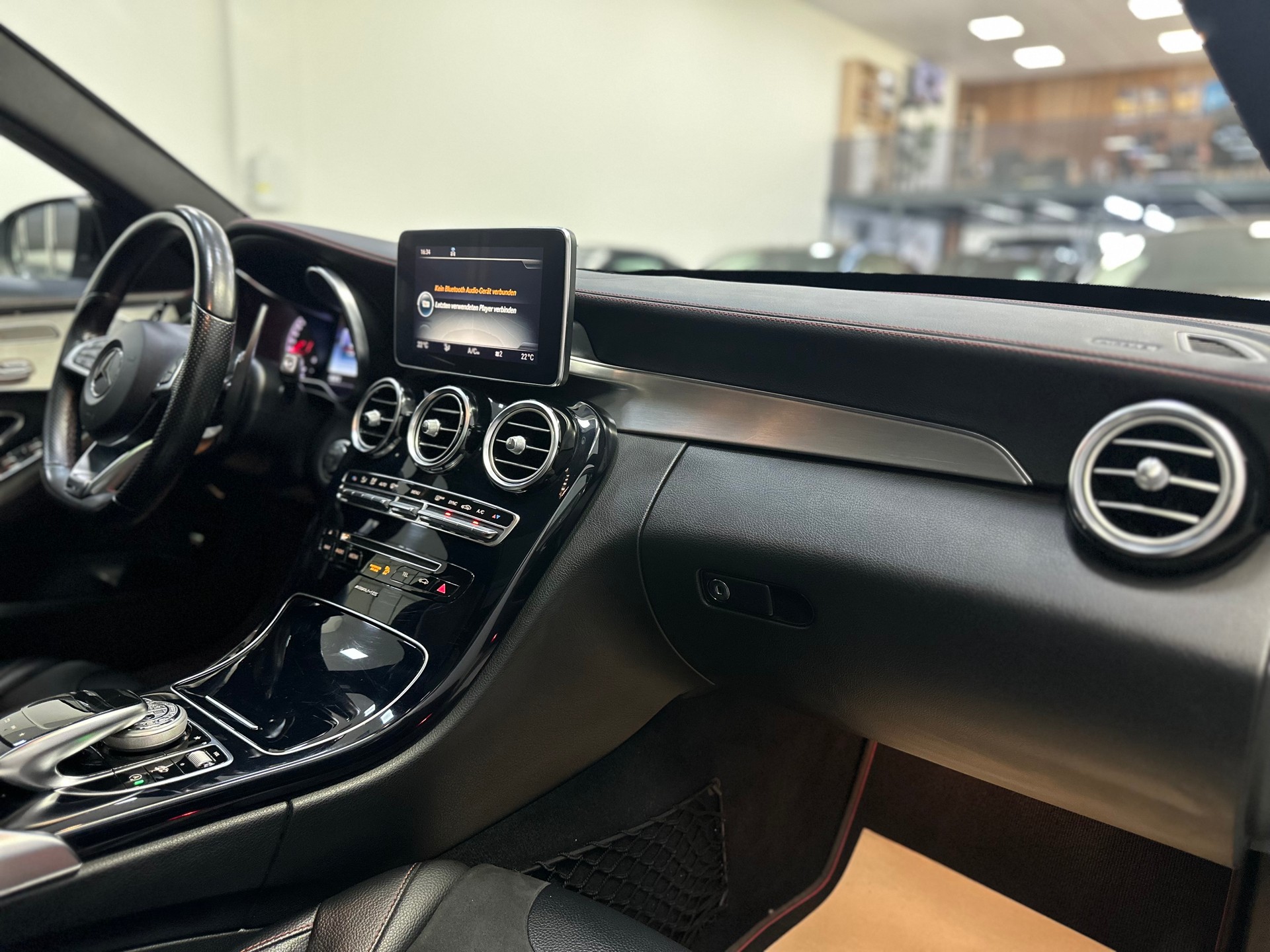 MERCEDES-BENZ C 43 AMG 4Matic 9G-Tronic-image-11