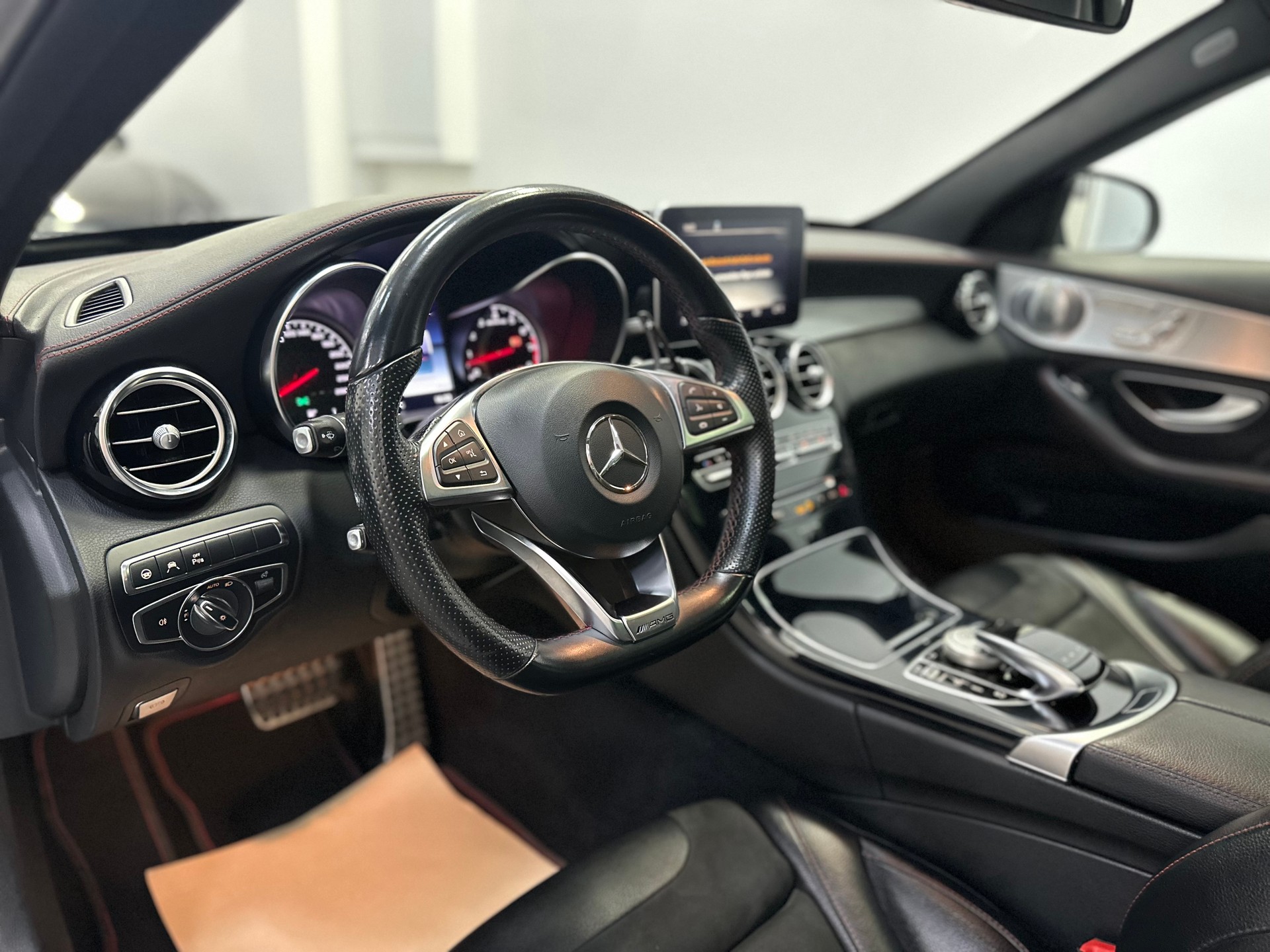MERCEDES-BENZ C 43 AMG 4Matic 9G-Tronic-image-10