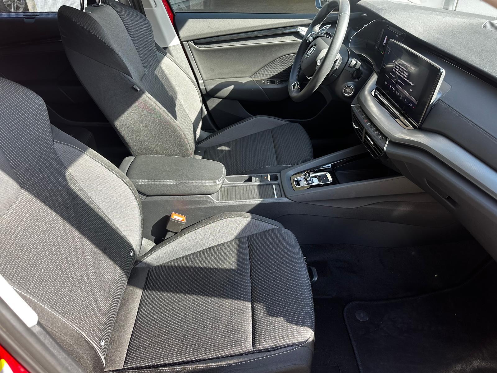 SKODA Octavia Combi 2.0 TDI 150 Ambition DSG-image-13