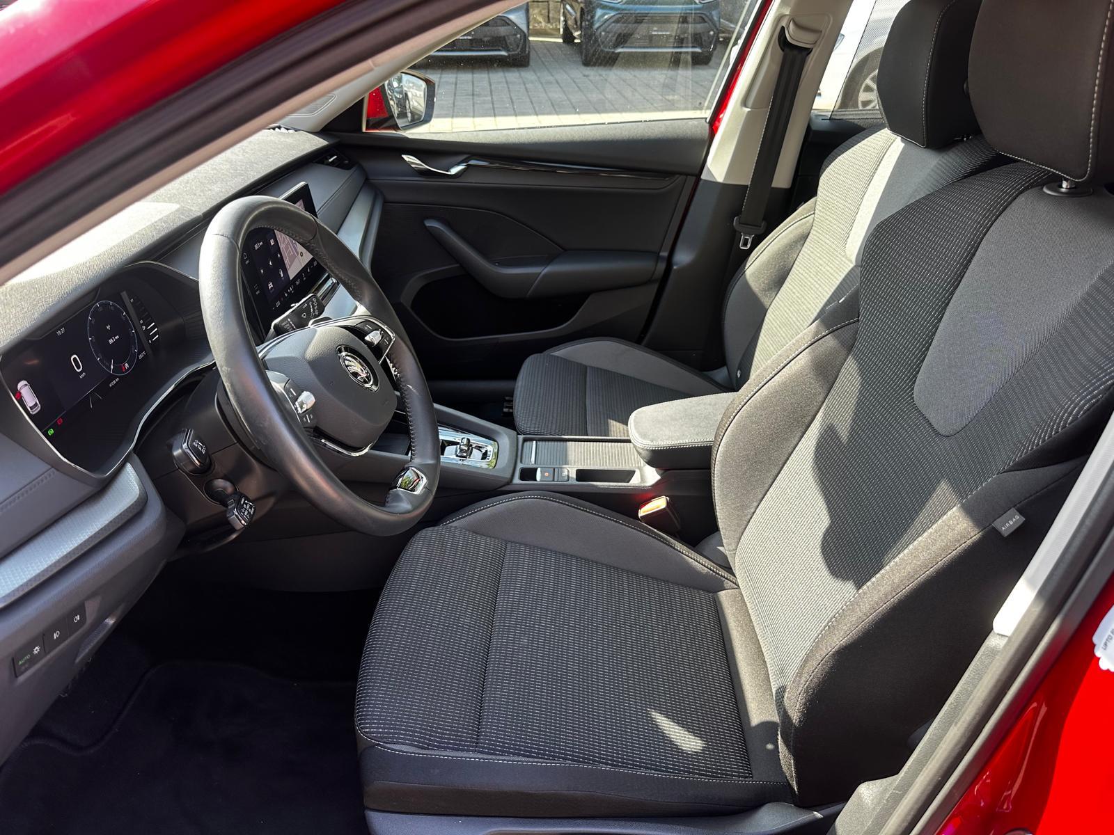 SKODA Octavia Combi 2.0 TDI 150 Ambition DSG-image-8