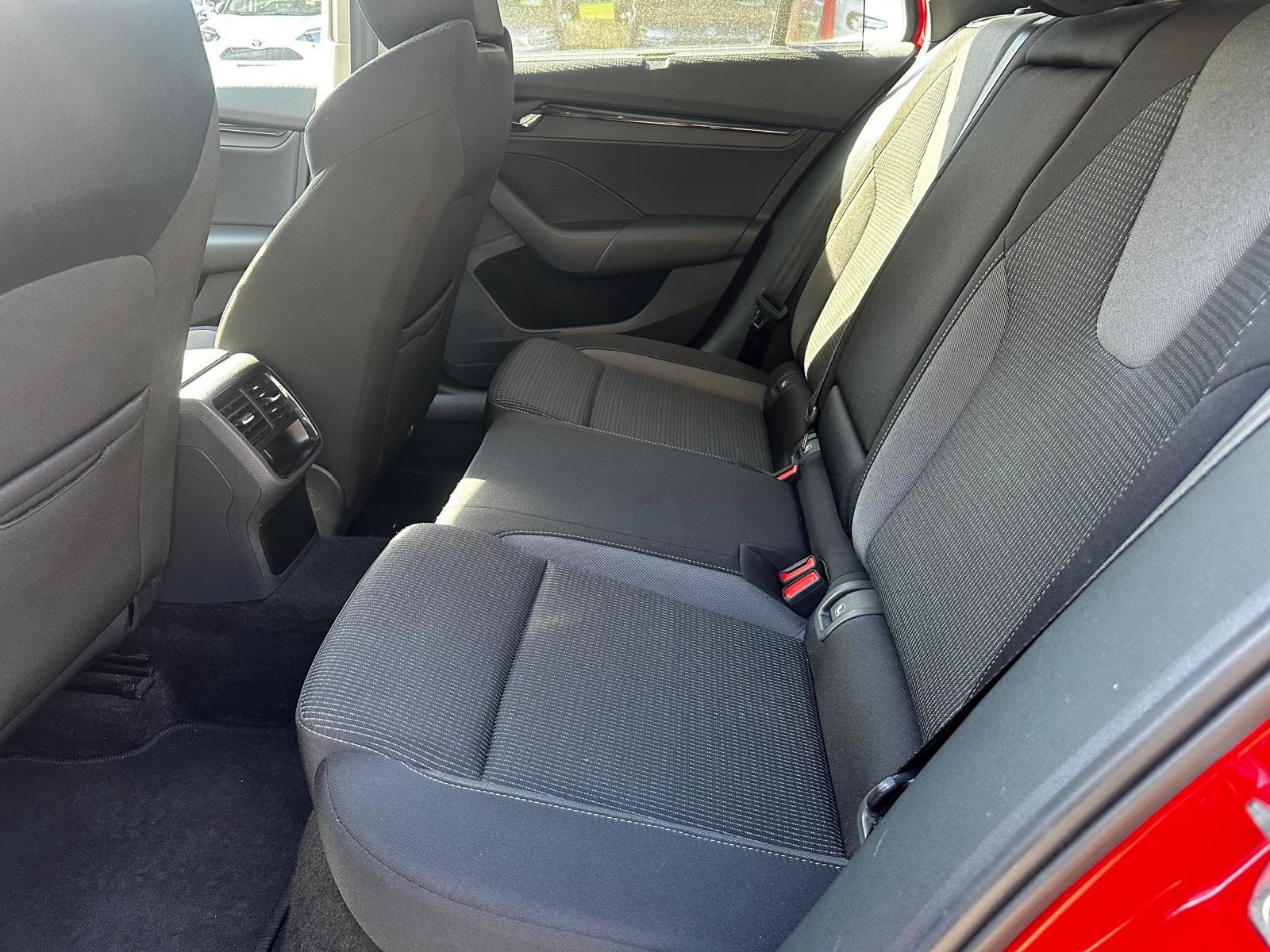 SKODA Octavia Combi 2.0 TDI 150 Ambition DSG-image-10