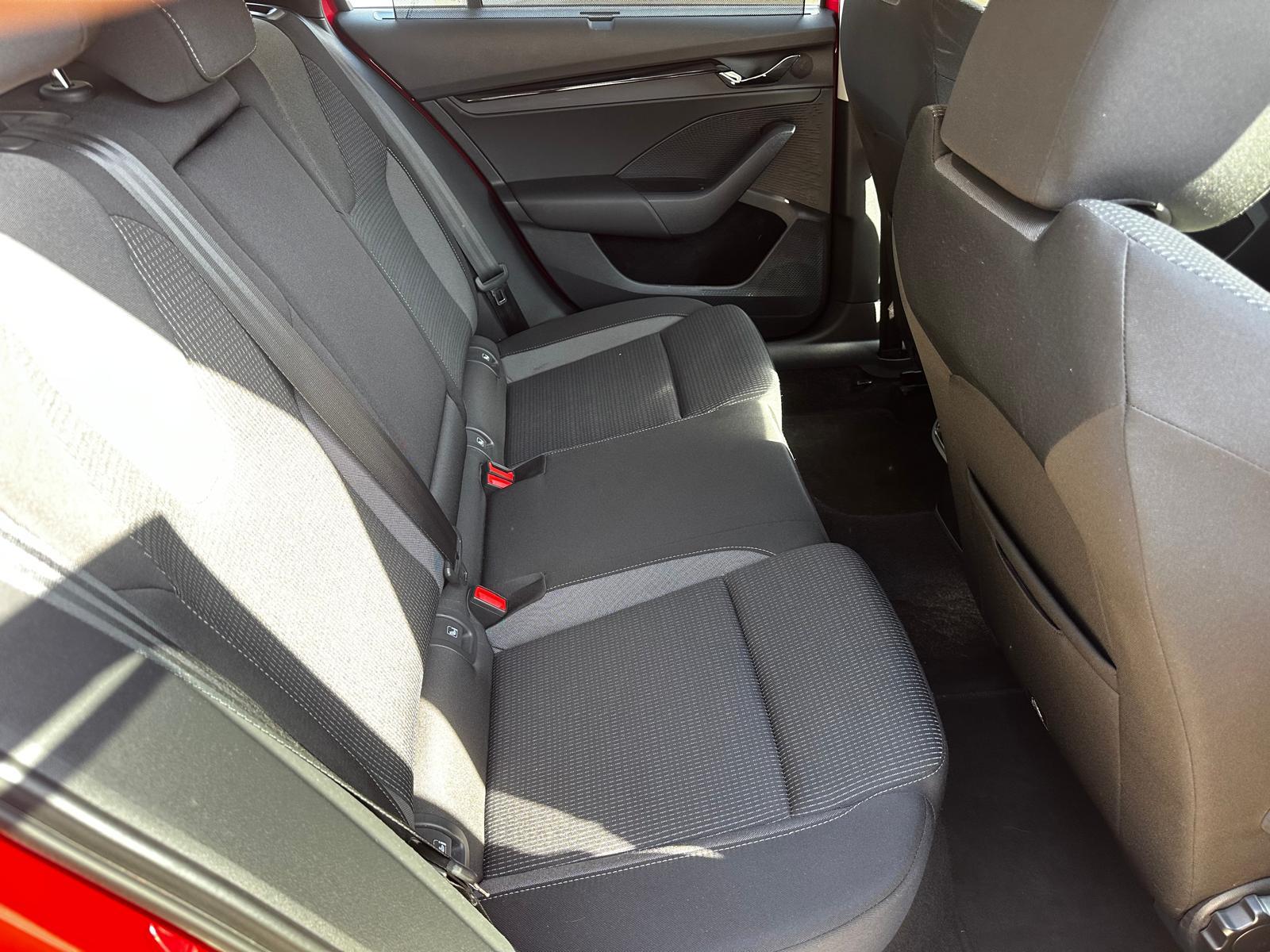 SKODA Octavia Combi 2.0 TDI 150 Ambition DSG-image-11