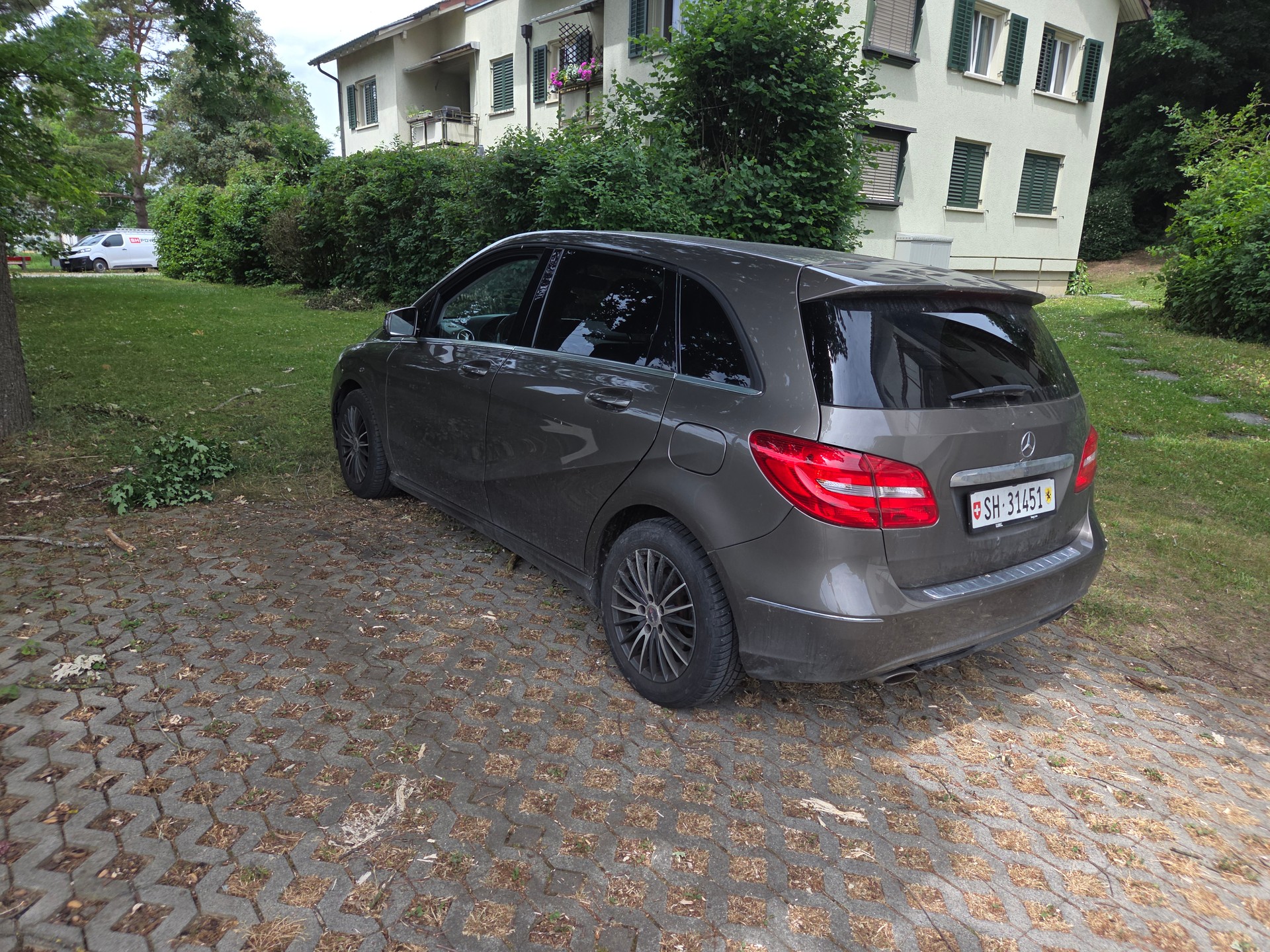 MERCEDES-BENZ B 200-image-5