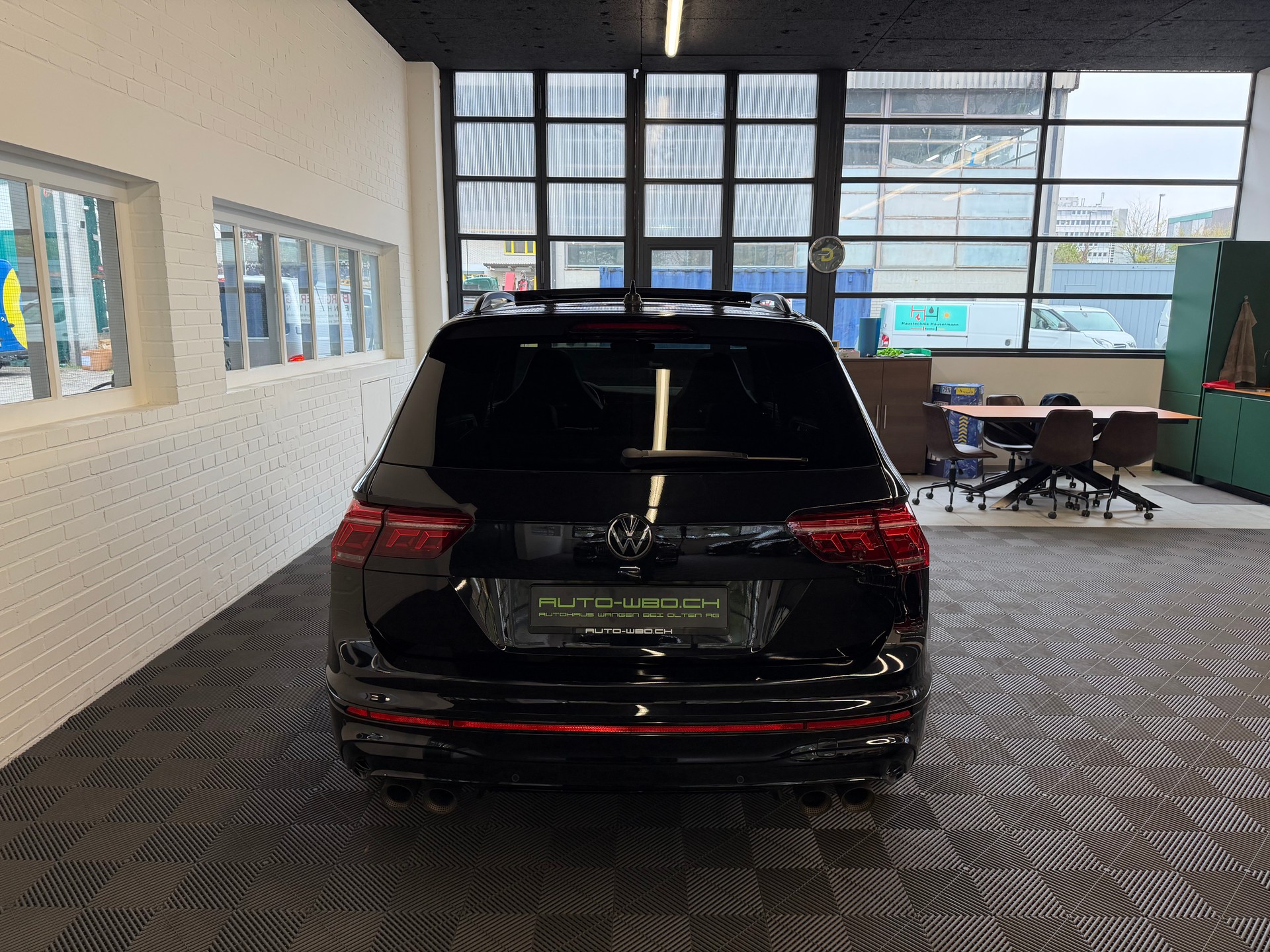 VW Tiguan 2.0TSI R 4Motion DSG-image-3