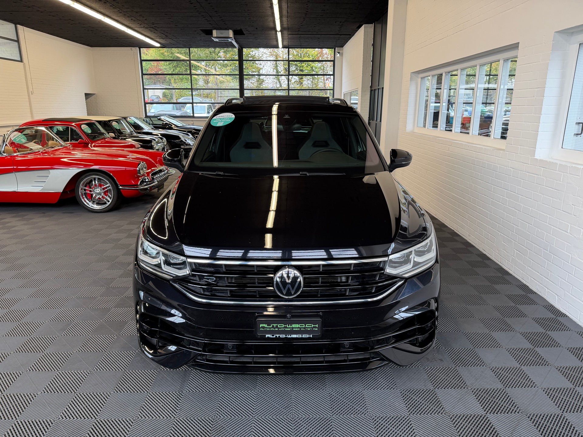 VW Tiguan 2.0TSI R 4Motion DSG-image-6