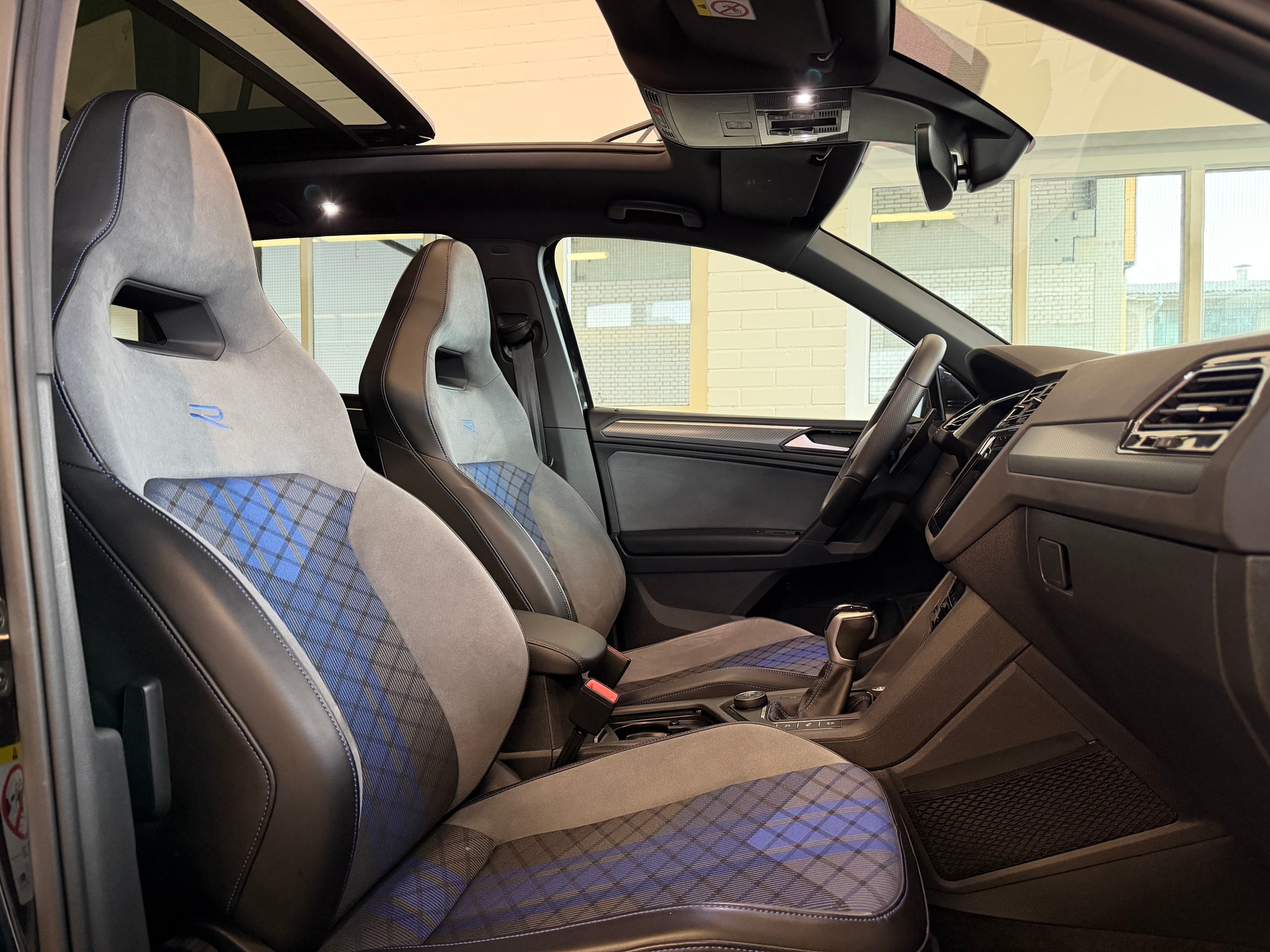 VW Tiguan 2.0TSI R 4Motion DSG-image-7