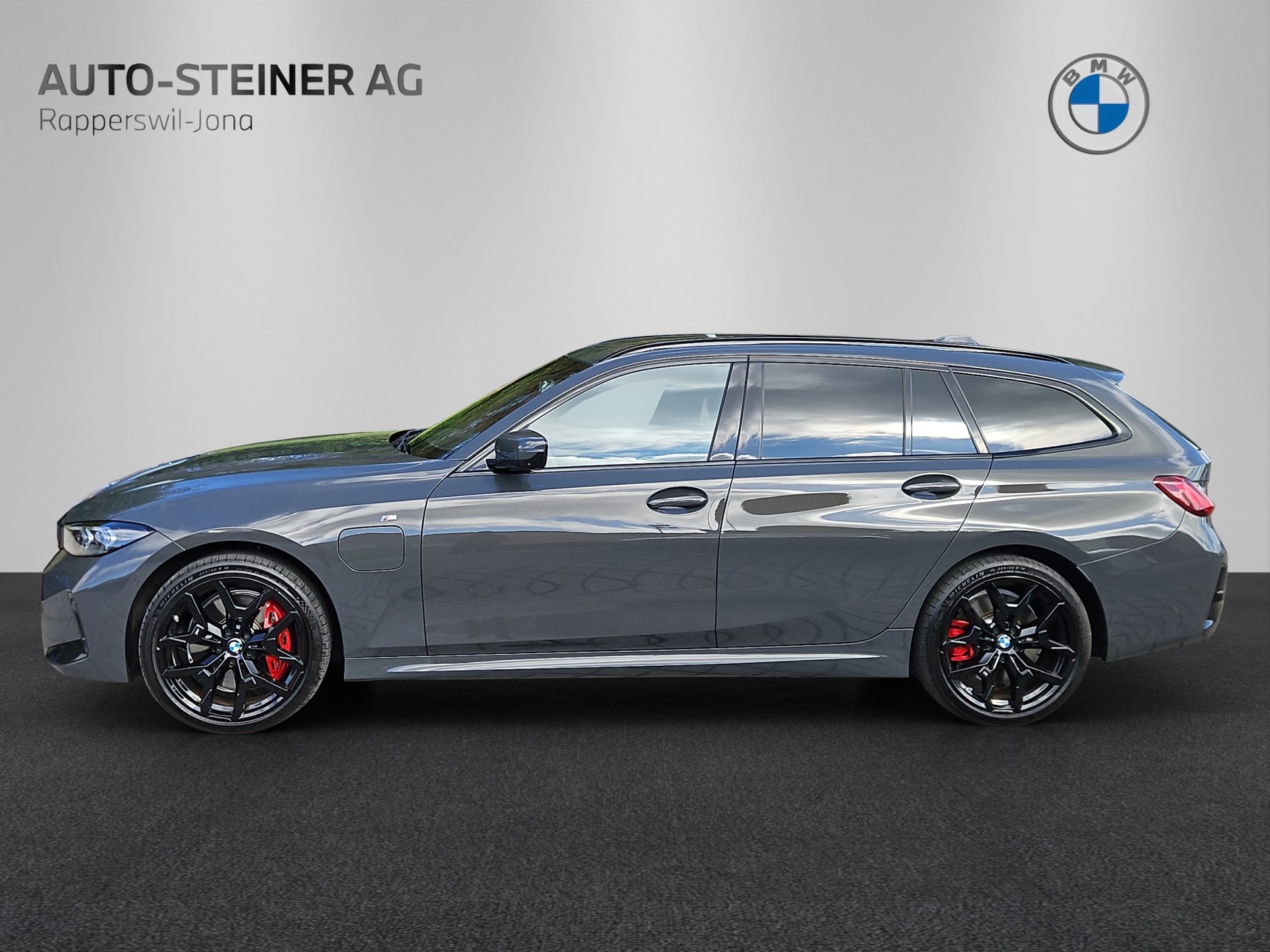BMW 330e x DriveTouring Steptronic M Sport Pro-image-1