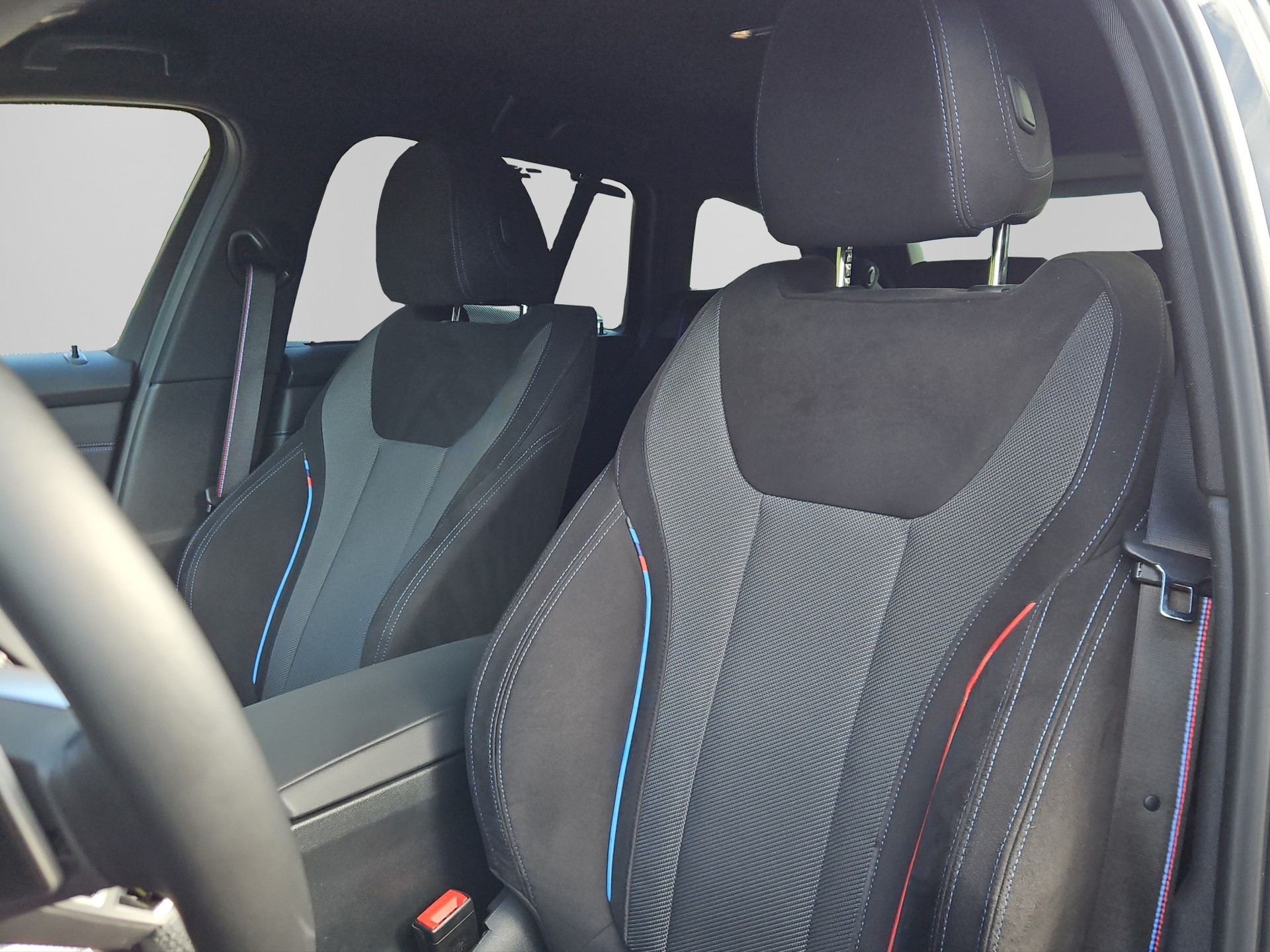 BMW 330e x DriveTouring Steptronic M Sport Pro-image-11