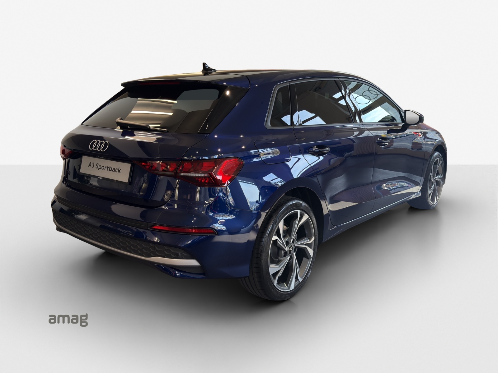 AUDI A3 Sportback TFSI 110 kW Attraction S tronic-image-4