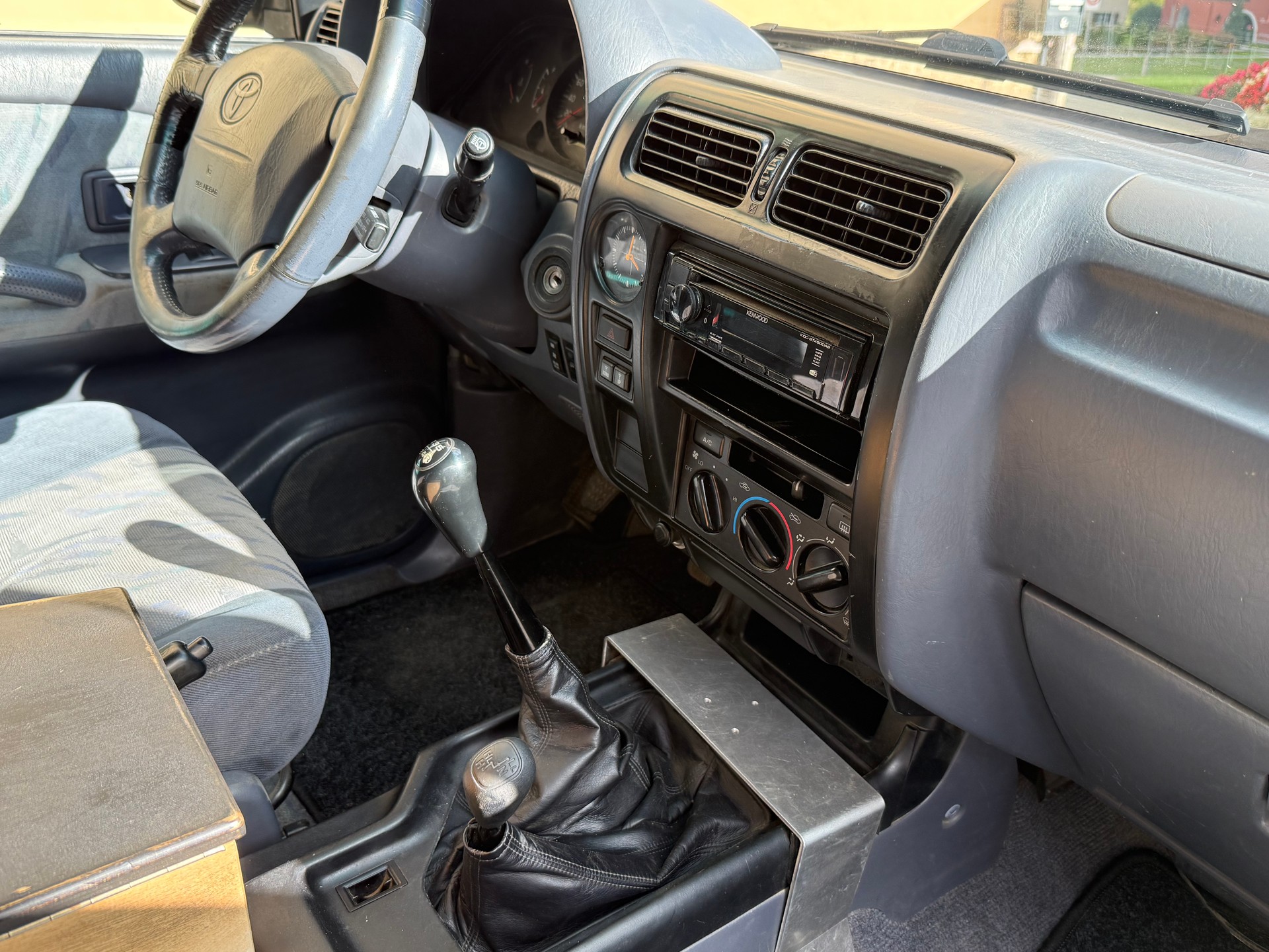 TOYOTA Land Cruiser 300 3.0 TD LX-image-10