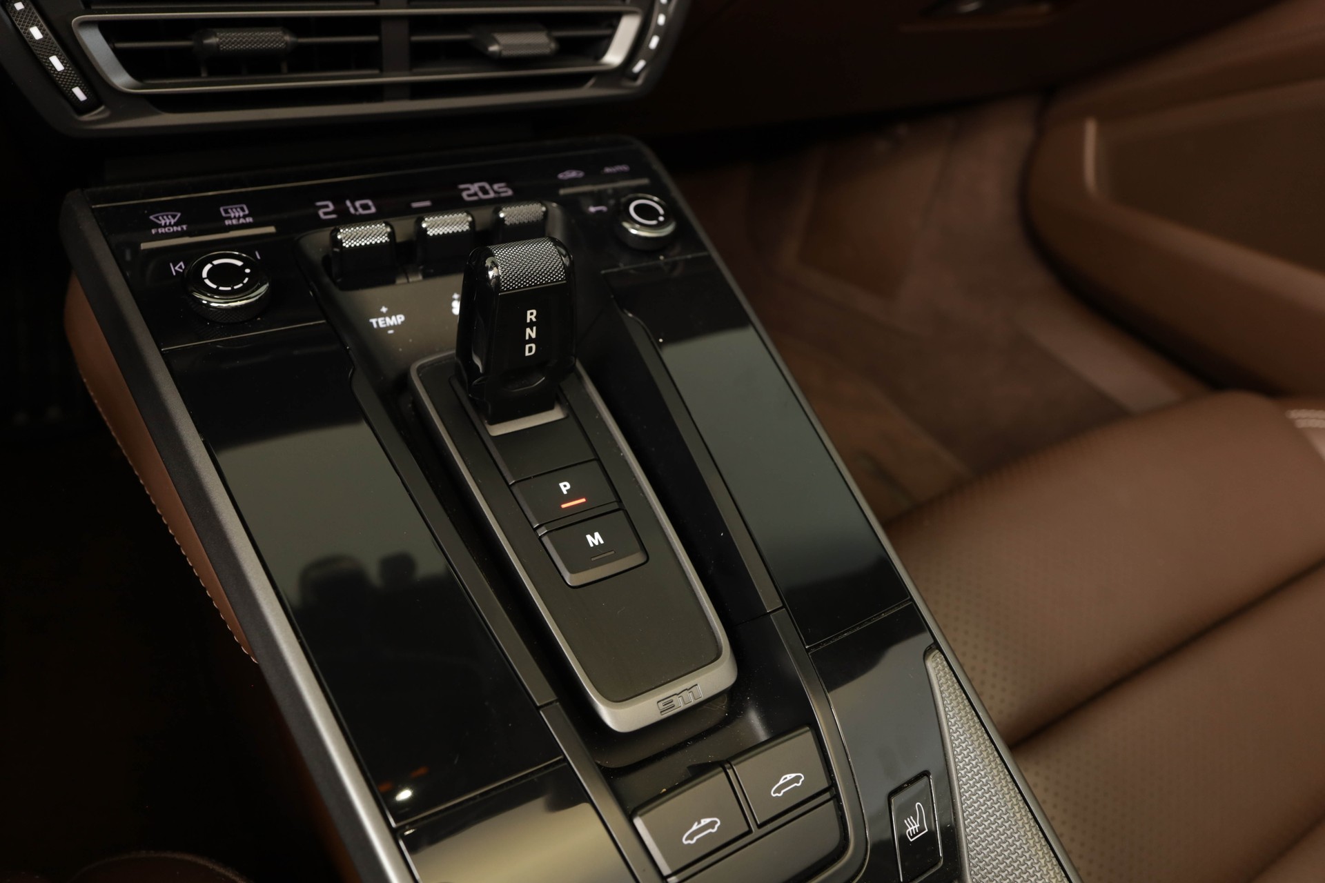 PORSCHE 911 Targa 4 PDK • Échappement sport • BOSE • Cuir intégral brun-image-22