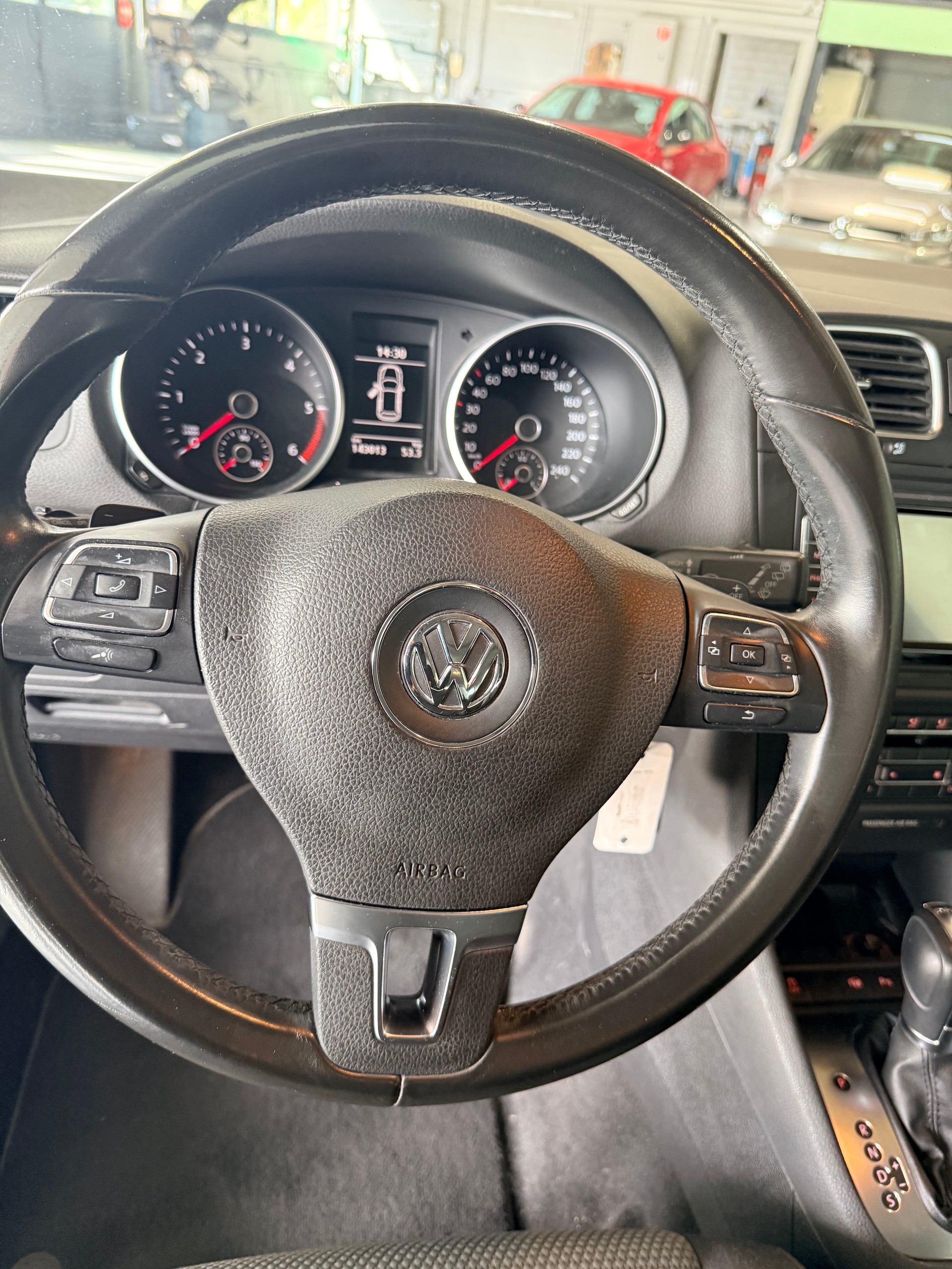 VW Golf 1.6 TDI BlueMotion Technology Team DSG-image-8