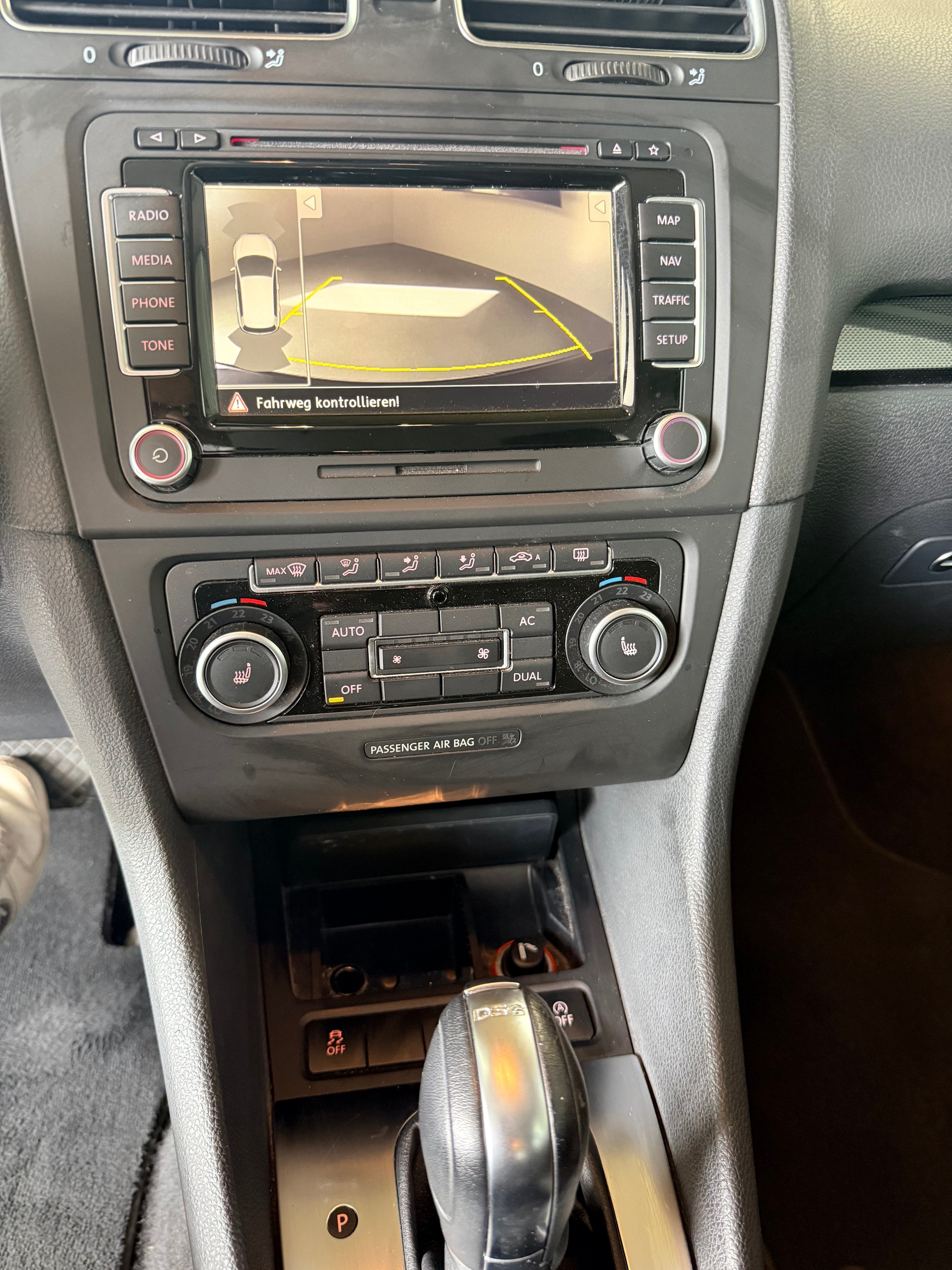 VW Golf 1.6 TDI BlueMotion Technology Team DSG-image-10