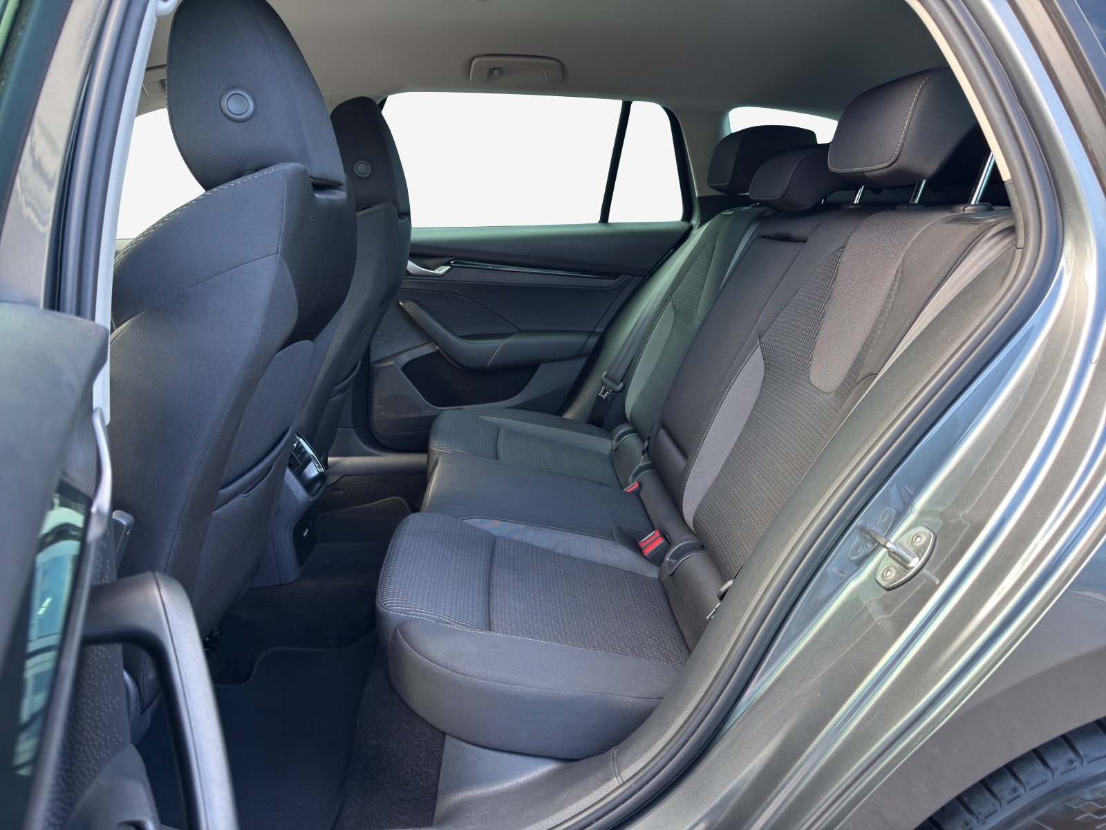 SKODA Octavia Combi 1.5 TSI mHEV DSG Dynamic-image-11