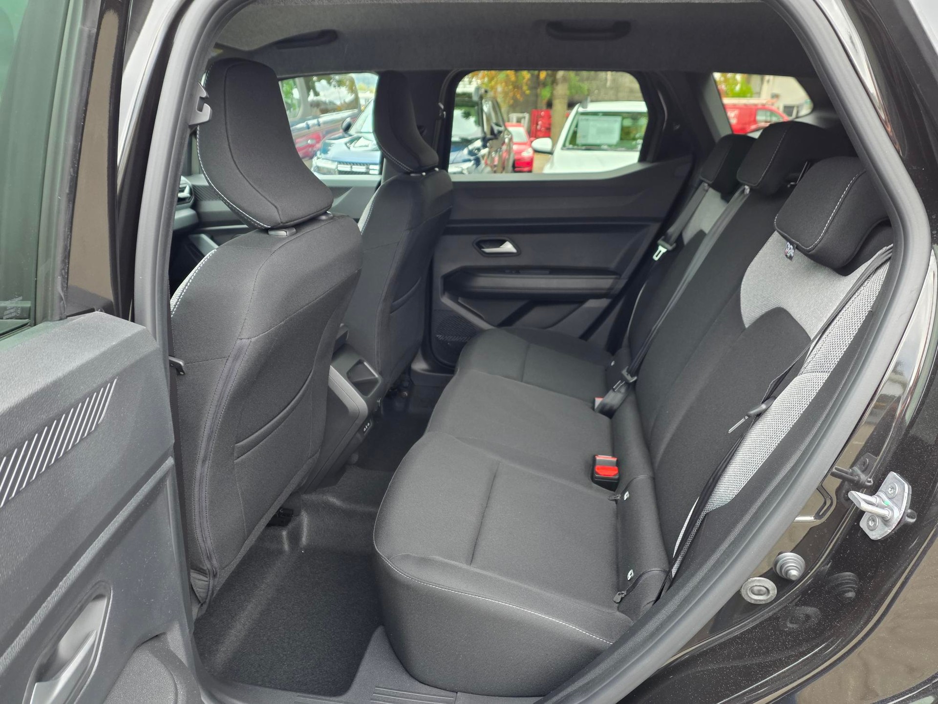 DACIA Duster 1.2 Hybrid Journey 4WD-image-6