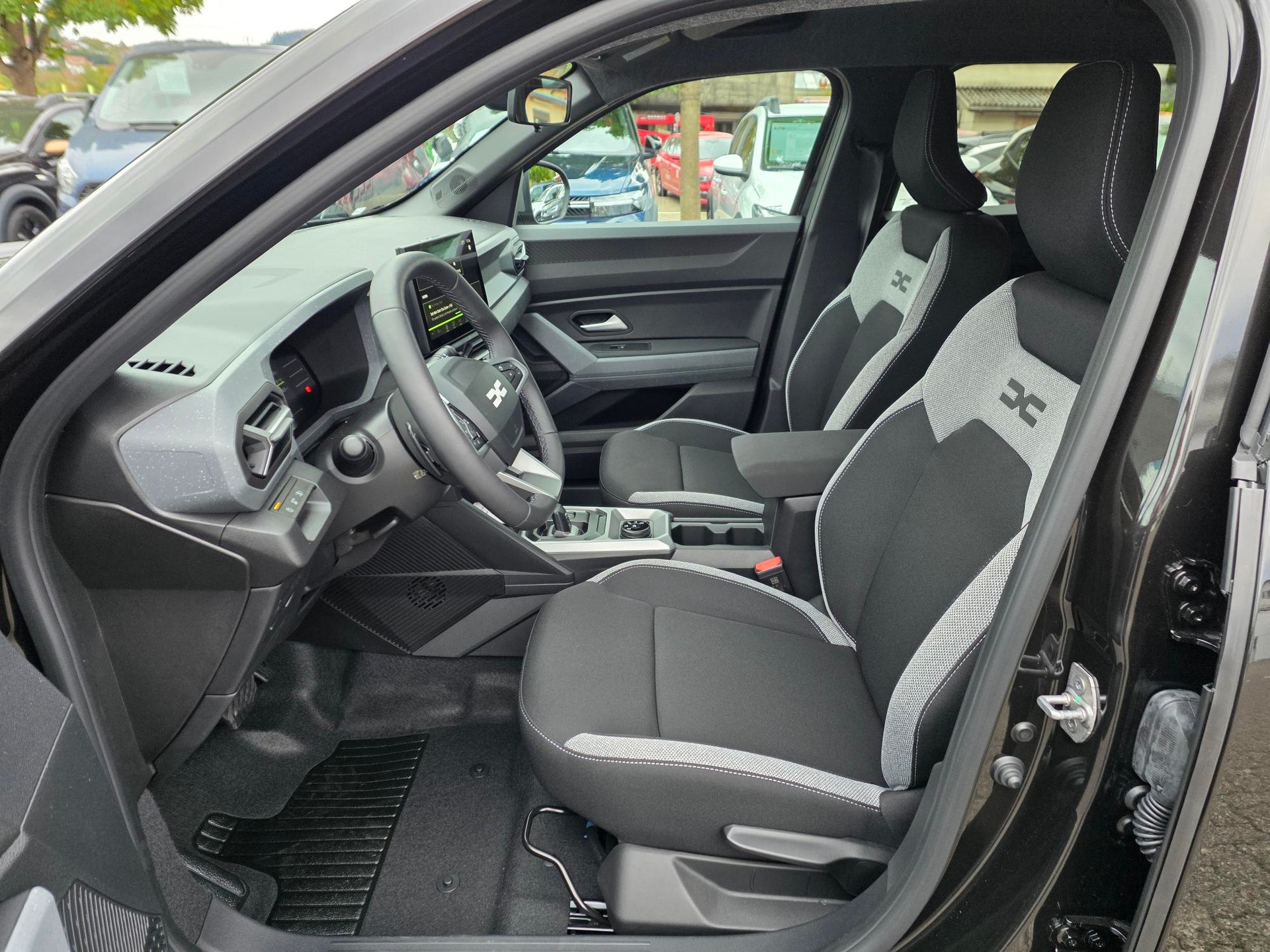 DACIA Duster 1.2 Hybrid Journey 4WD-image-5
