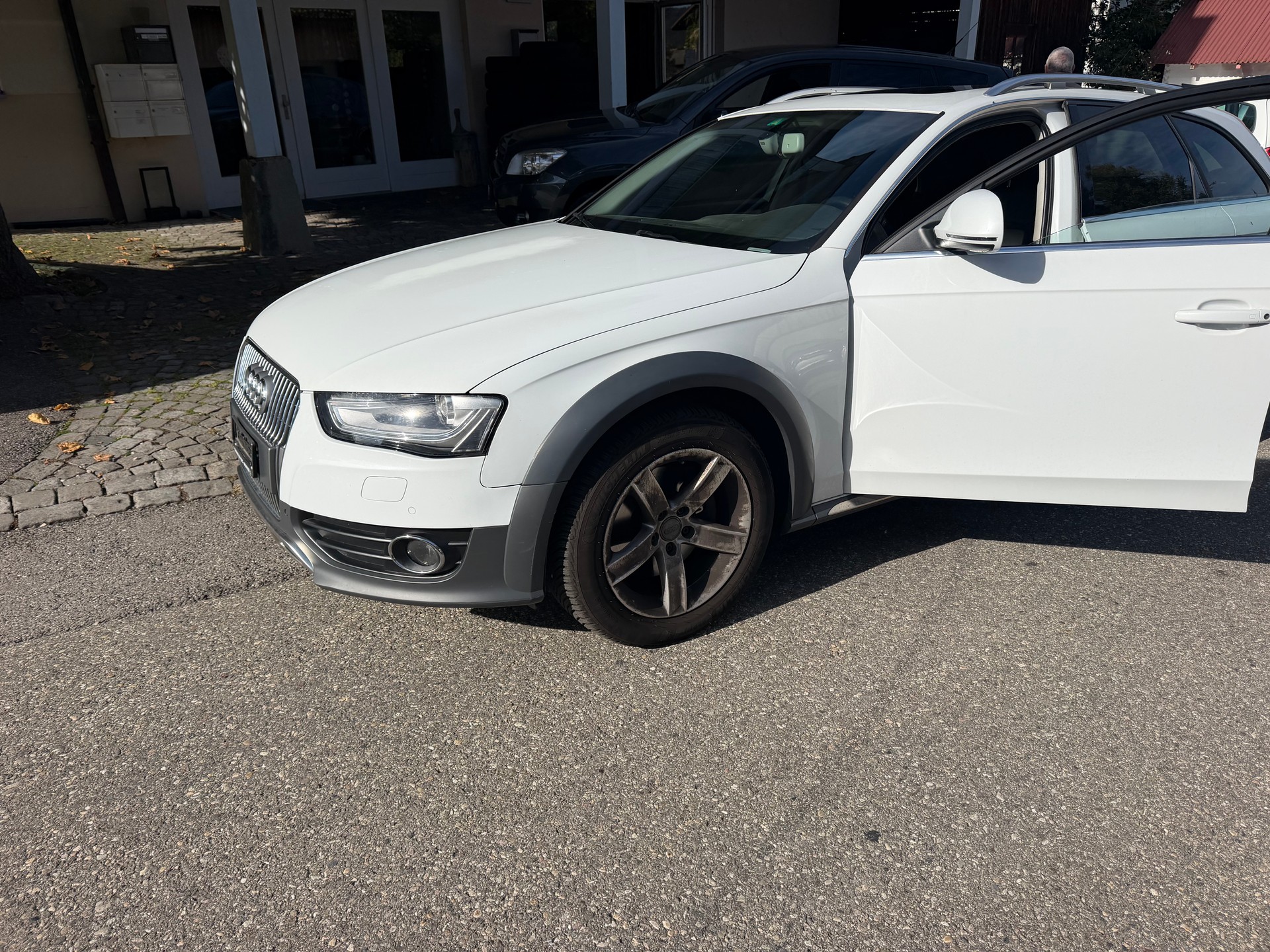 AUDI A4 allroad 3.0 TDI quattro S-tronic-image-2