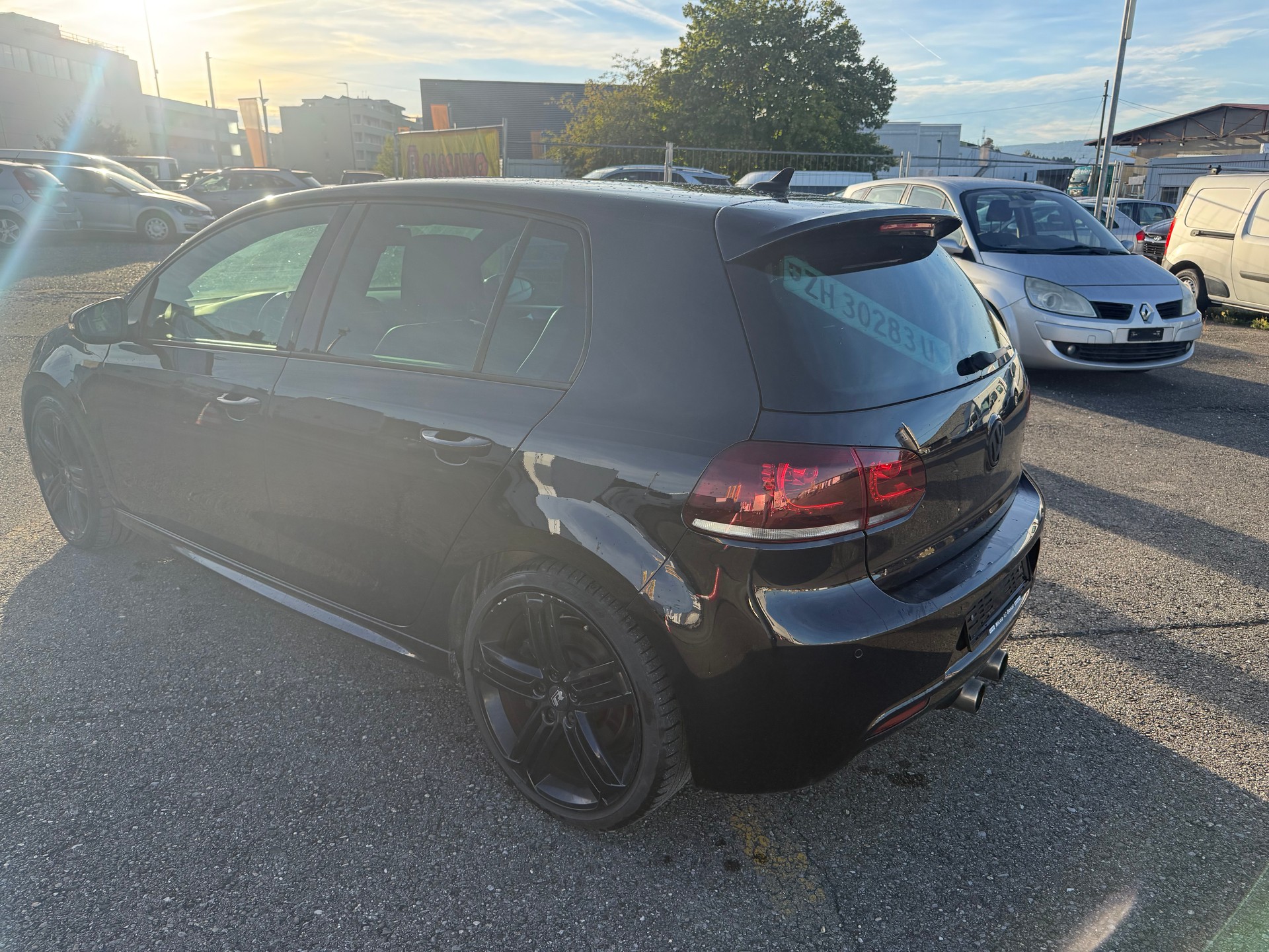 VW Golf 2.0 TSI R Team 4Motion-image-3
