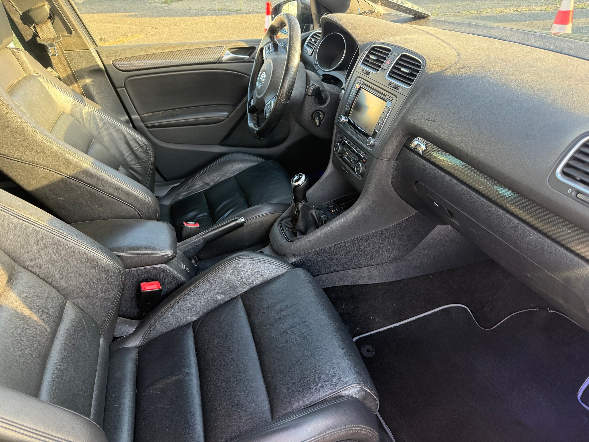 VW Golf 2.0 TSI R Team 4Motion-image-4
