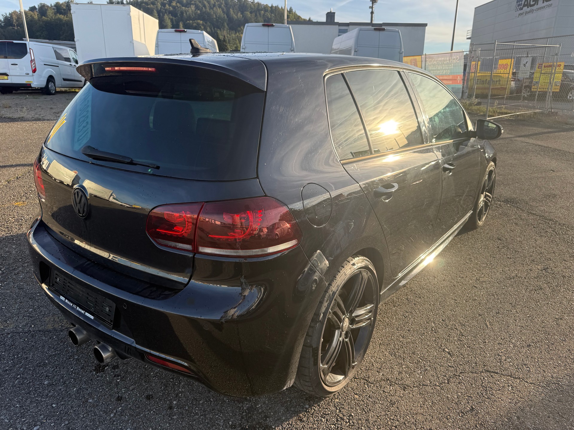 VW Golf 2.0 TSI R Team 4Motion-image-2