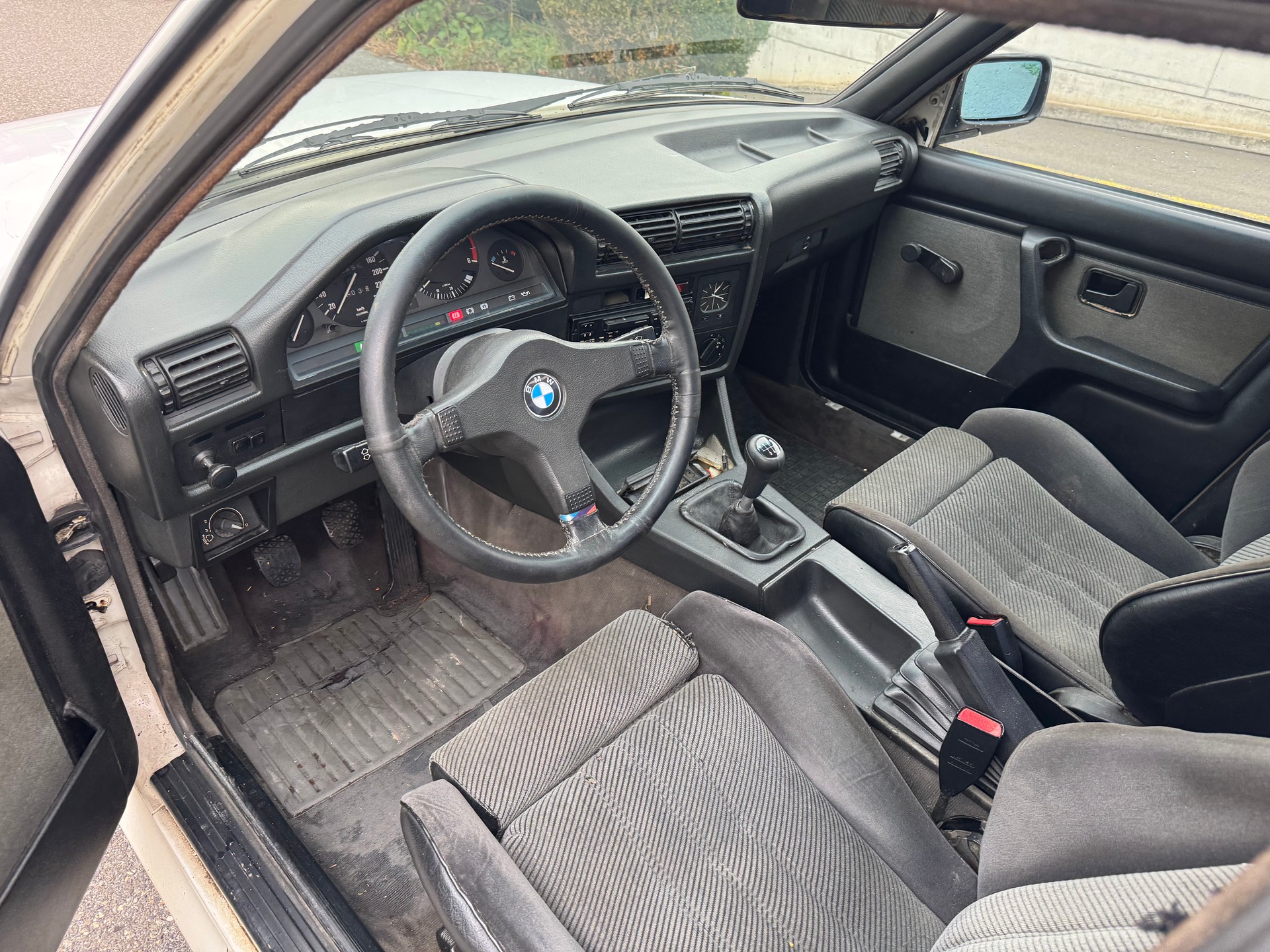 BMW 325iX-image-7