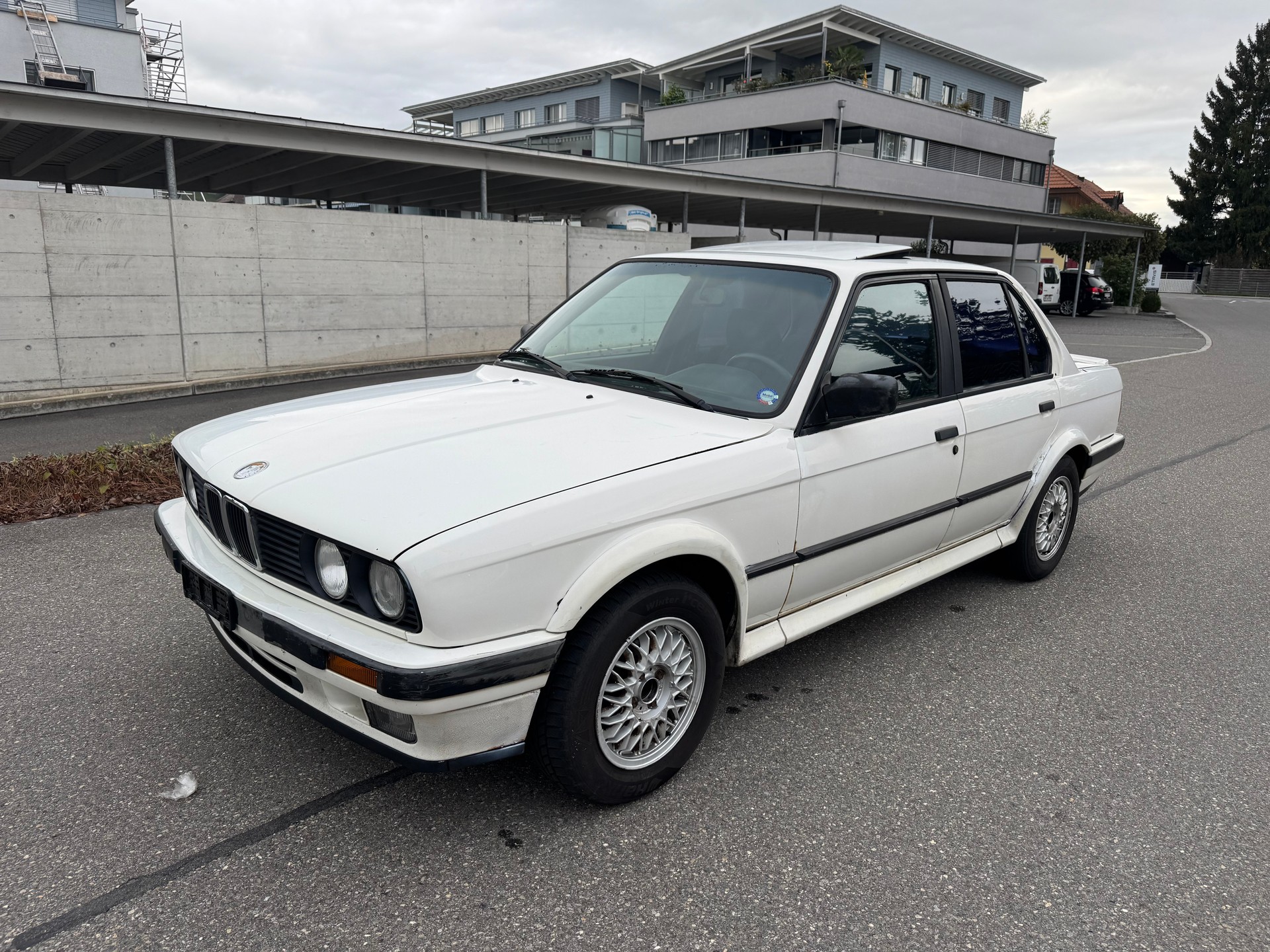 BMW 325iX-image-0