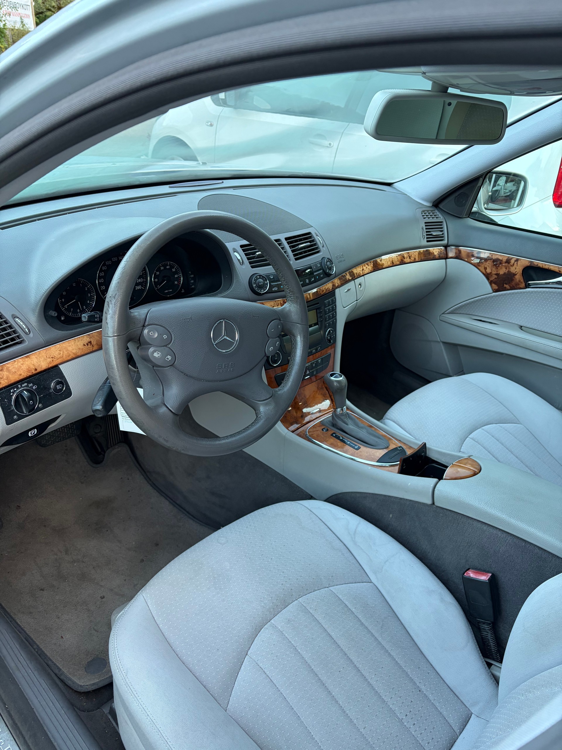 MERCEDES-BENZ E 350 V6 4matic-image-3