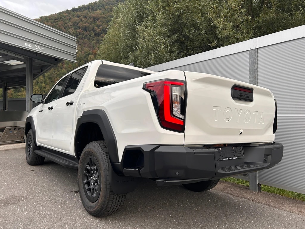 TOYOTA Hilux Double Cab.-Pick-up 2.8 D-4D MHEV 204 Advanced-image-3