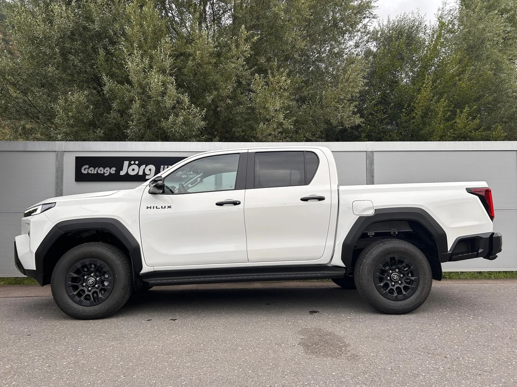 TOYOTA Hilux Double Cab.-Pick-up 2.8 D-4D MHEV 204 Advanced-image-2