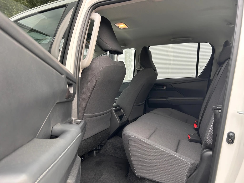 TOYOTA Hilux Double Cab.-Pick-up 2.8 D-4D MHEV 204 Advanced-image-10