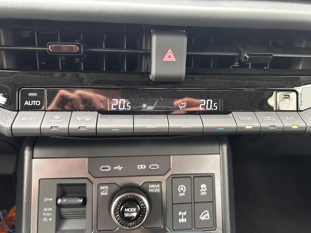 TOYOTA Hilux Double Cab.-Pick-up 2.8 D-4D MHEV 204 Advanced-image-9