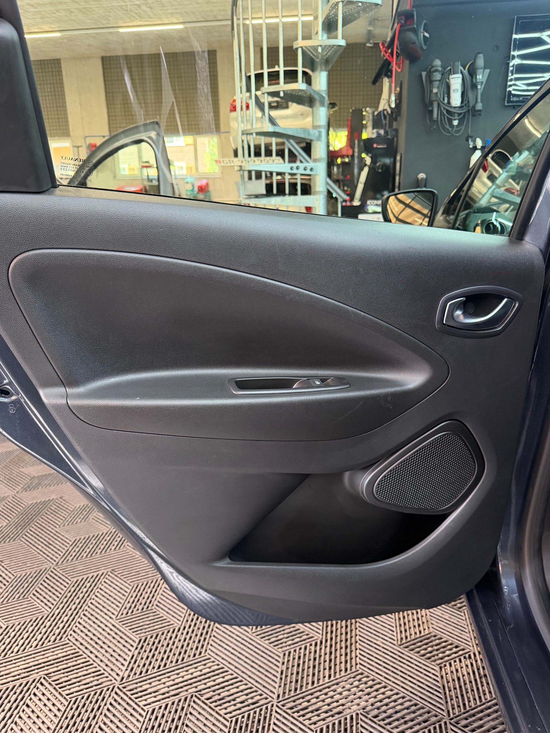 RENAULT Zoe Intens R135 (incl. Batterie)-image-14