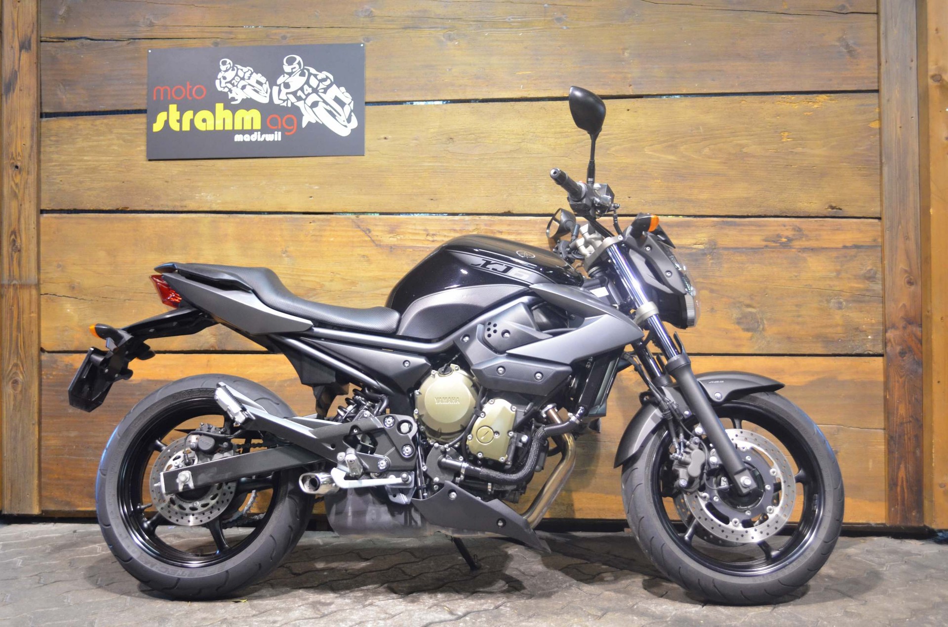 YAMAHA XJ6 N ABS-showroom-element-1
