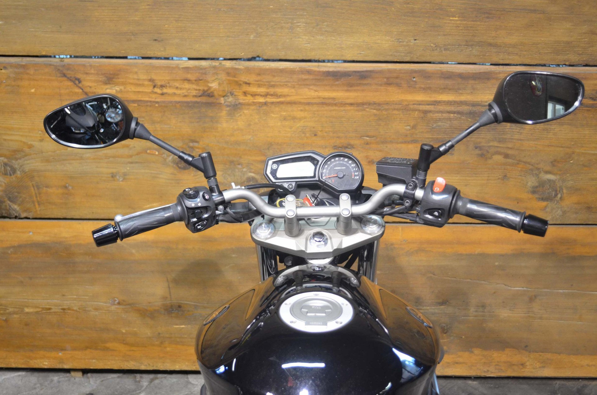 YAMAHA XJ6 N ABS-showroom-element-2