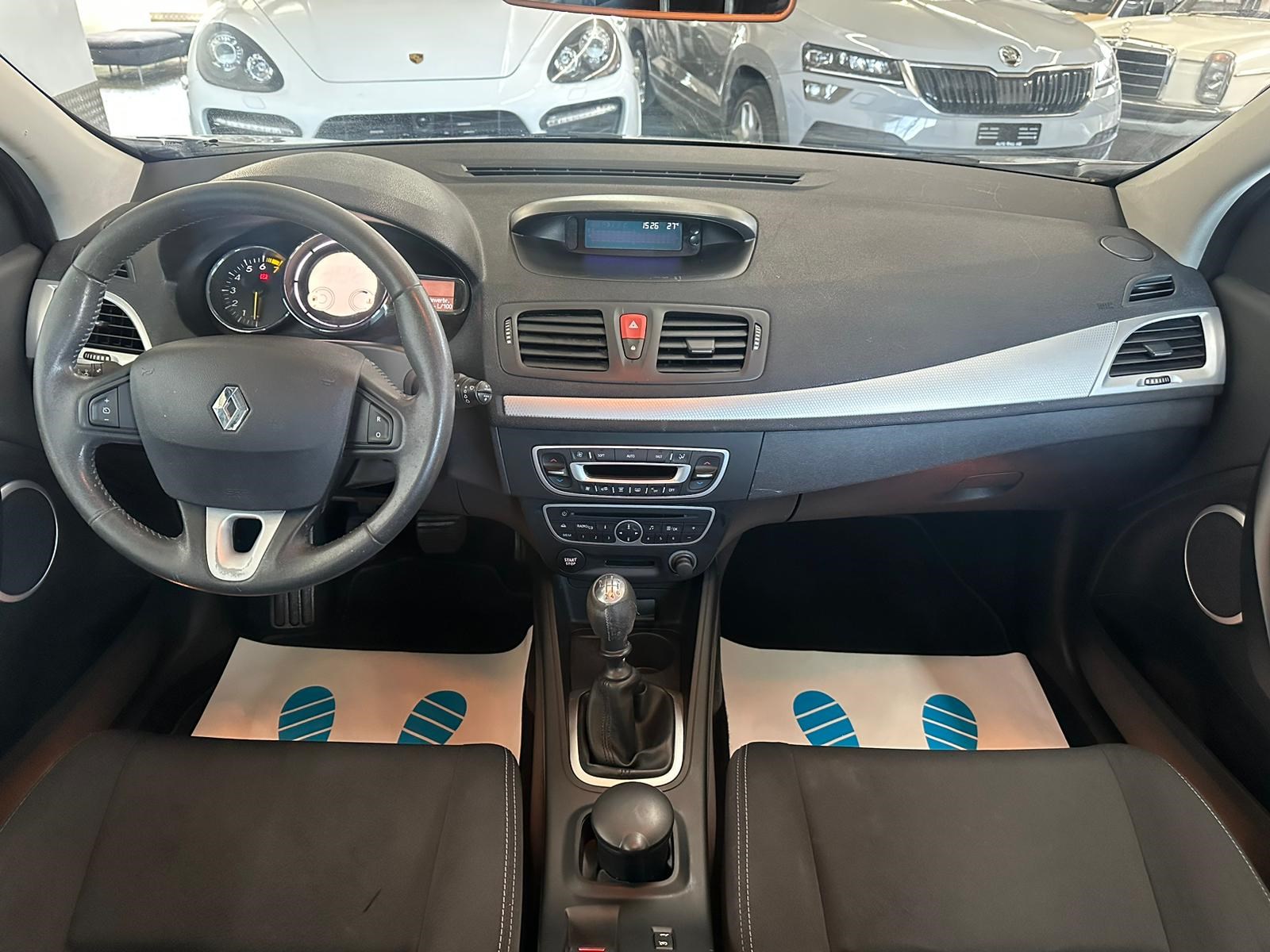 RENAULT Mégane Grandtour 1.4 16V Turbo Expression-image-13