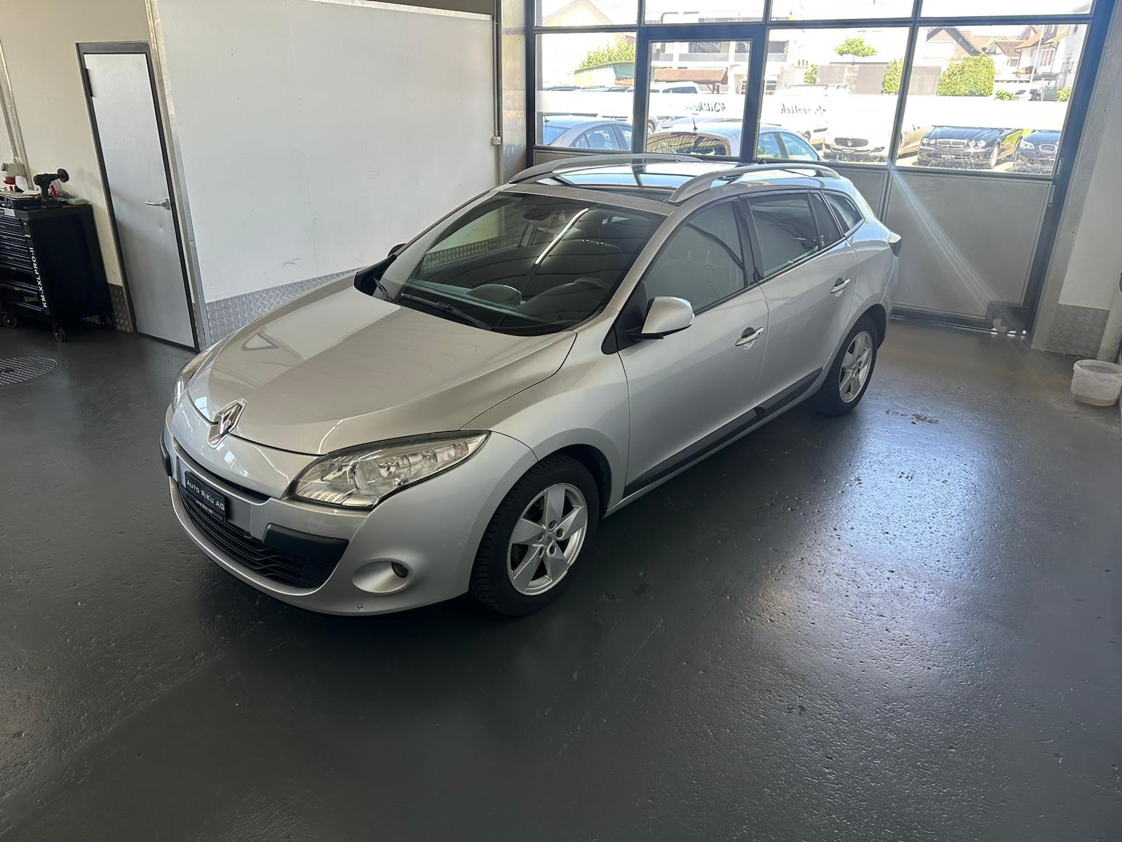 RENAULT Mégane Grandtour 1.4 16V Turbo Expression-image-3