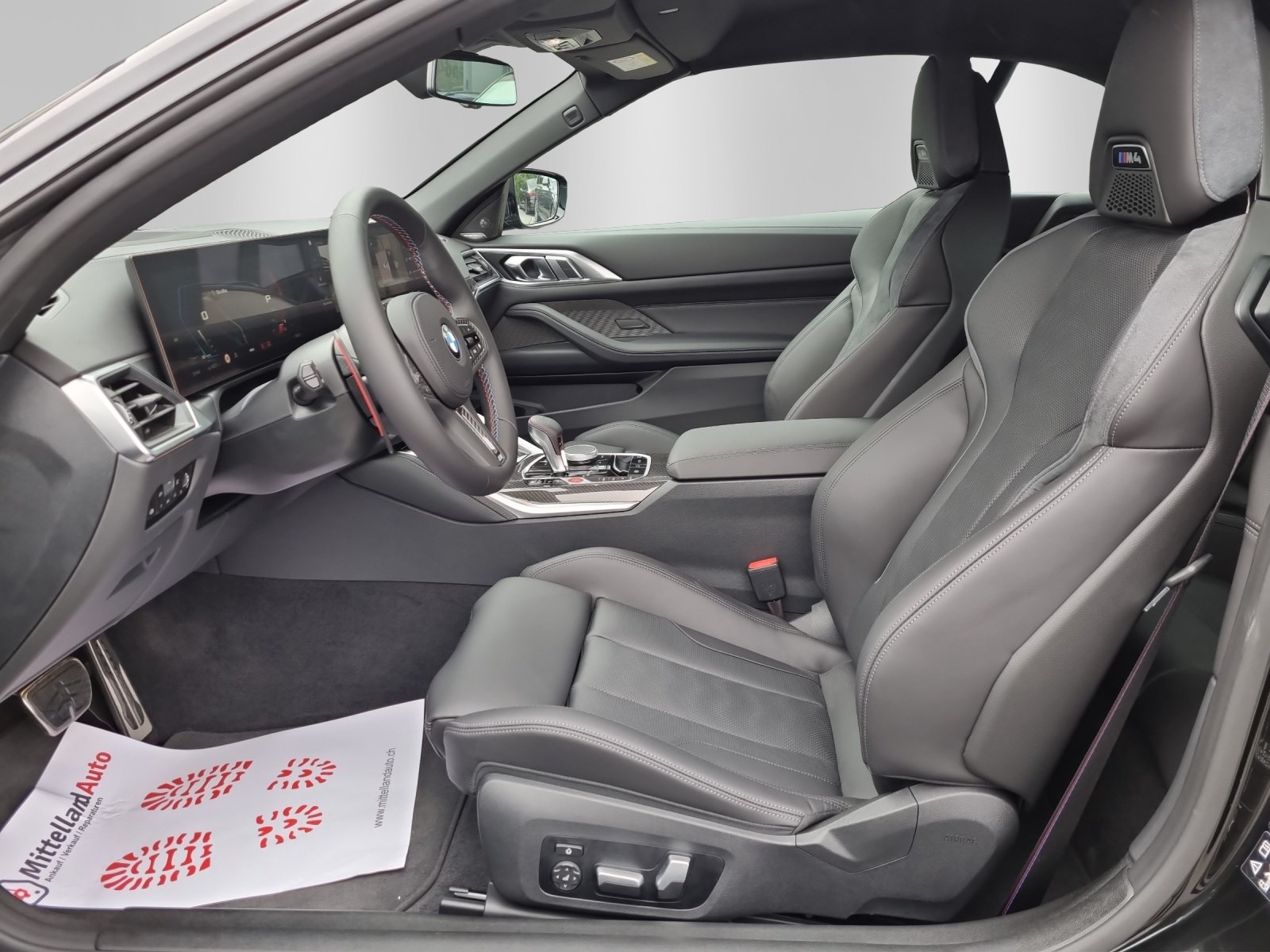 BMW M4 Cabrio Competition M xDrive-image-7