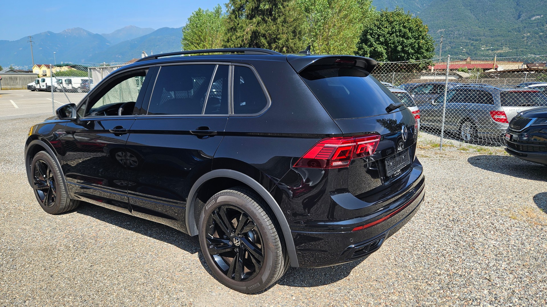 VW Tiguan 2.0 TDI SCR R-Line 4Motion DSG-image-1