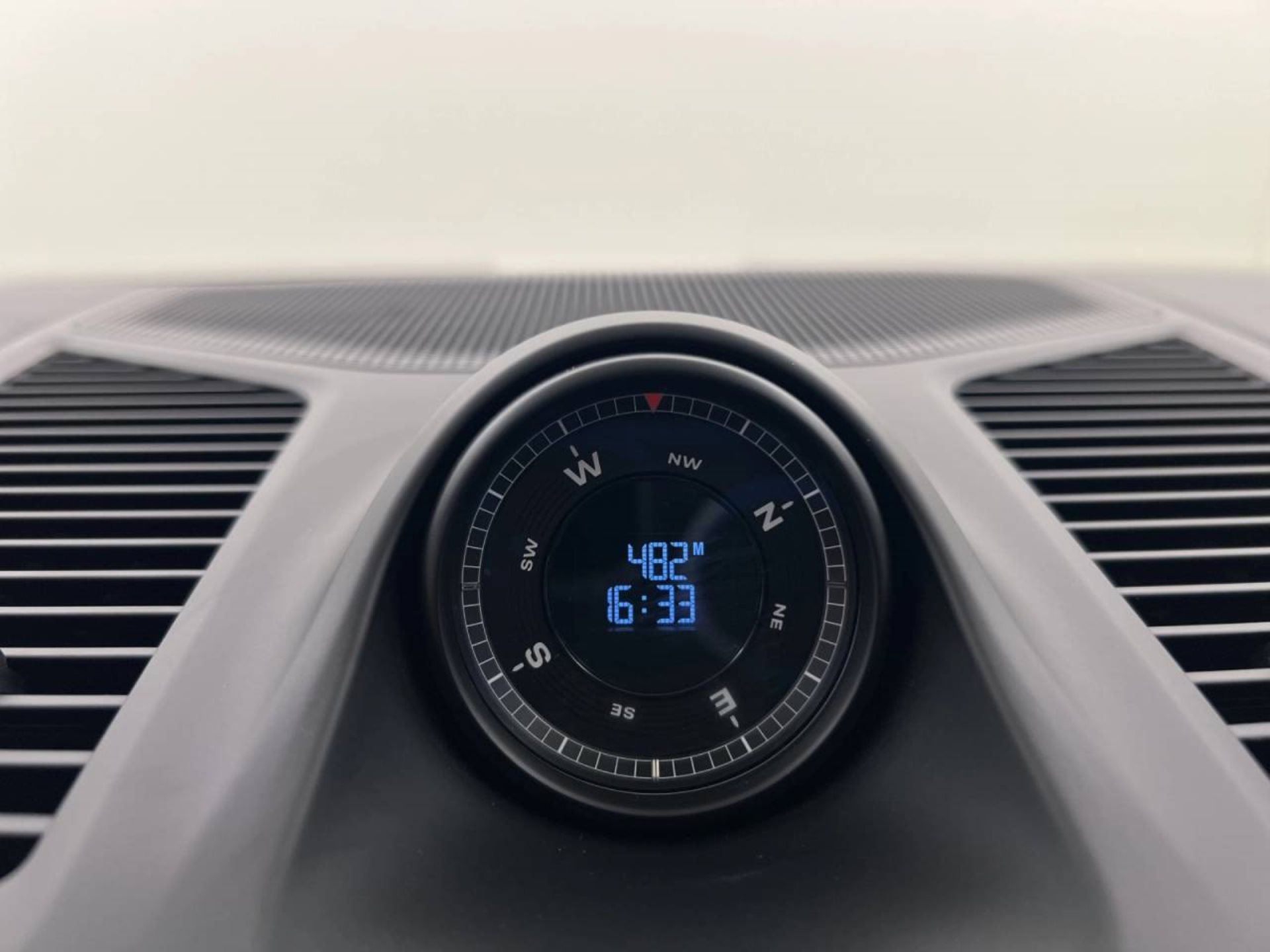 PORSCHE Cayenne S E-Hybrid-image-10