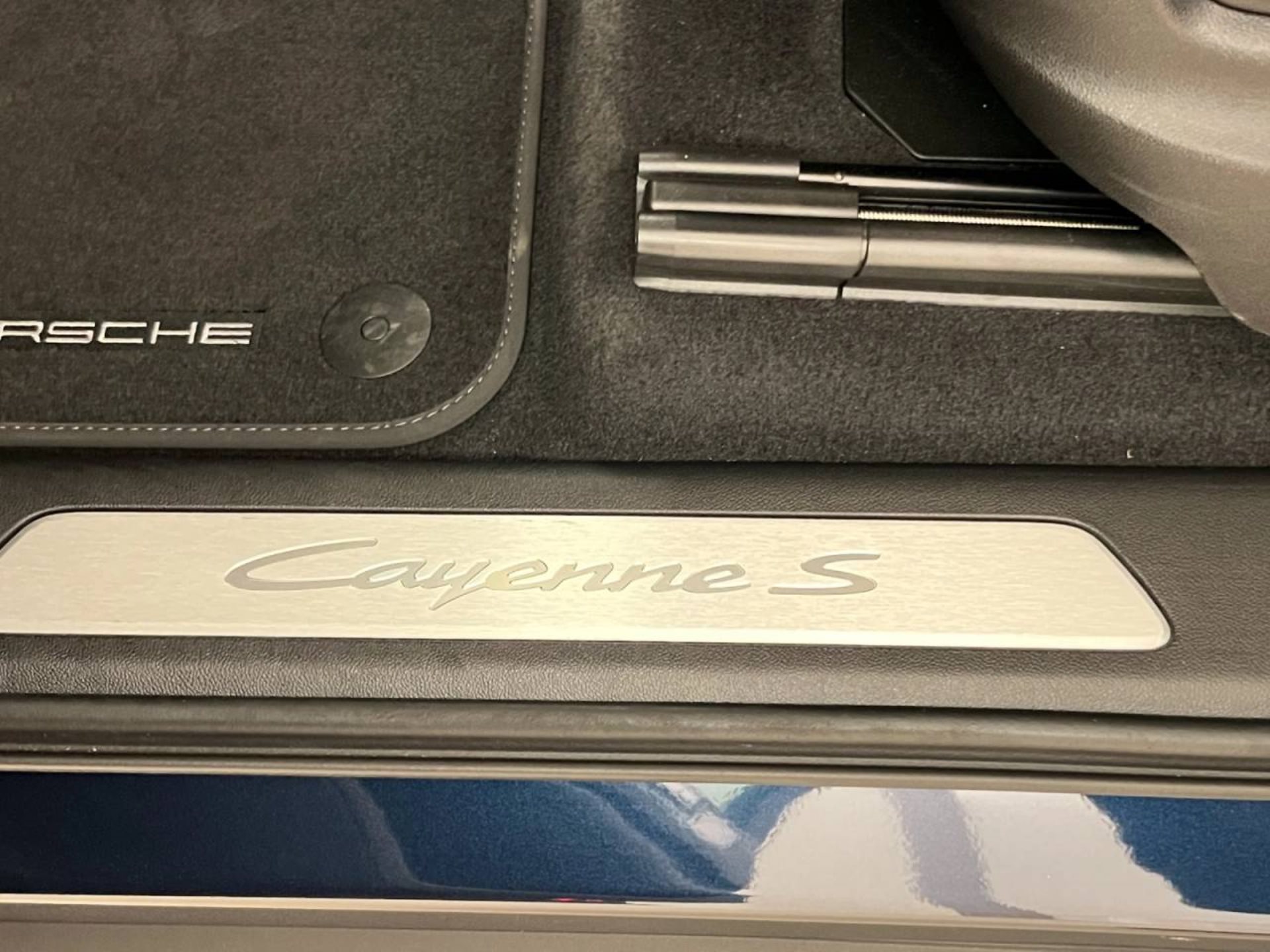 PORSCHE Cayenne S E-Hybrid-image-12