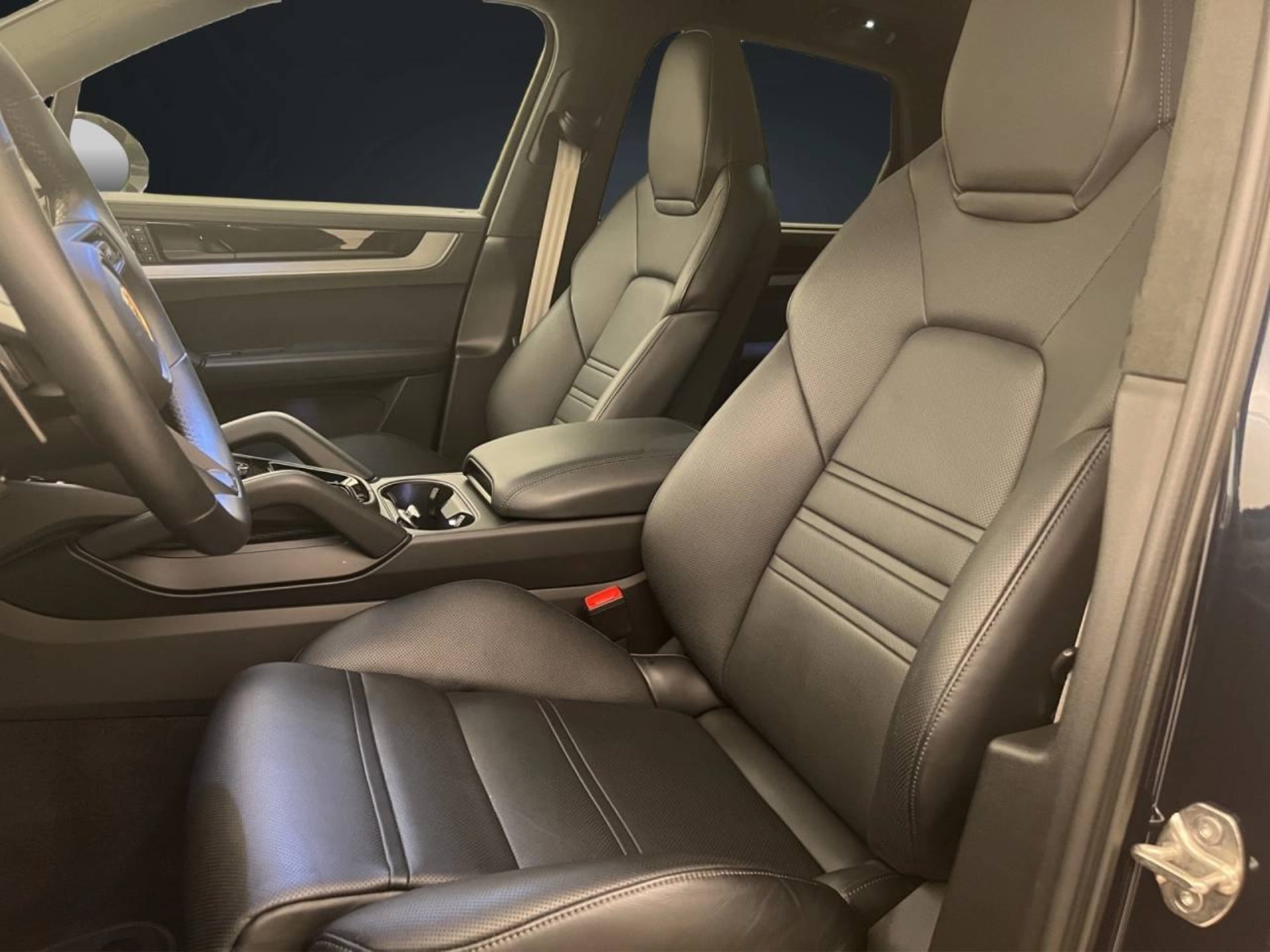 PORSCHE Cayenne S E-Hybrid-image-4