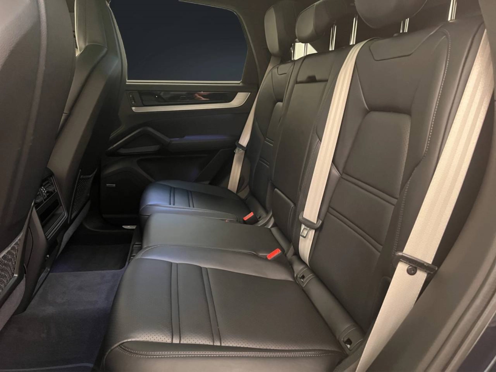 PORSCHE Cayenne S E-Hybrid-image-8